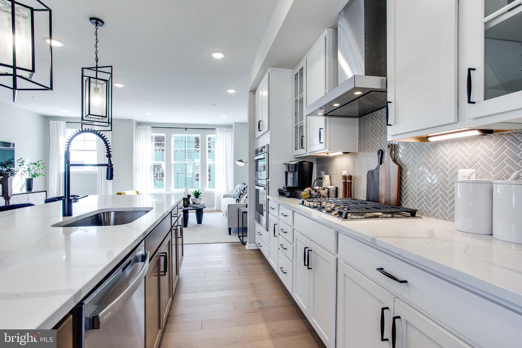 TOWNS AT MARKET COMMONS - Residential