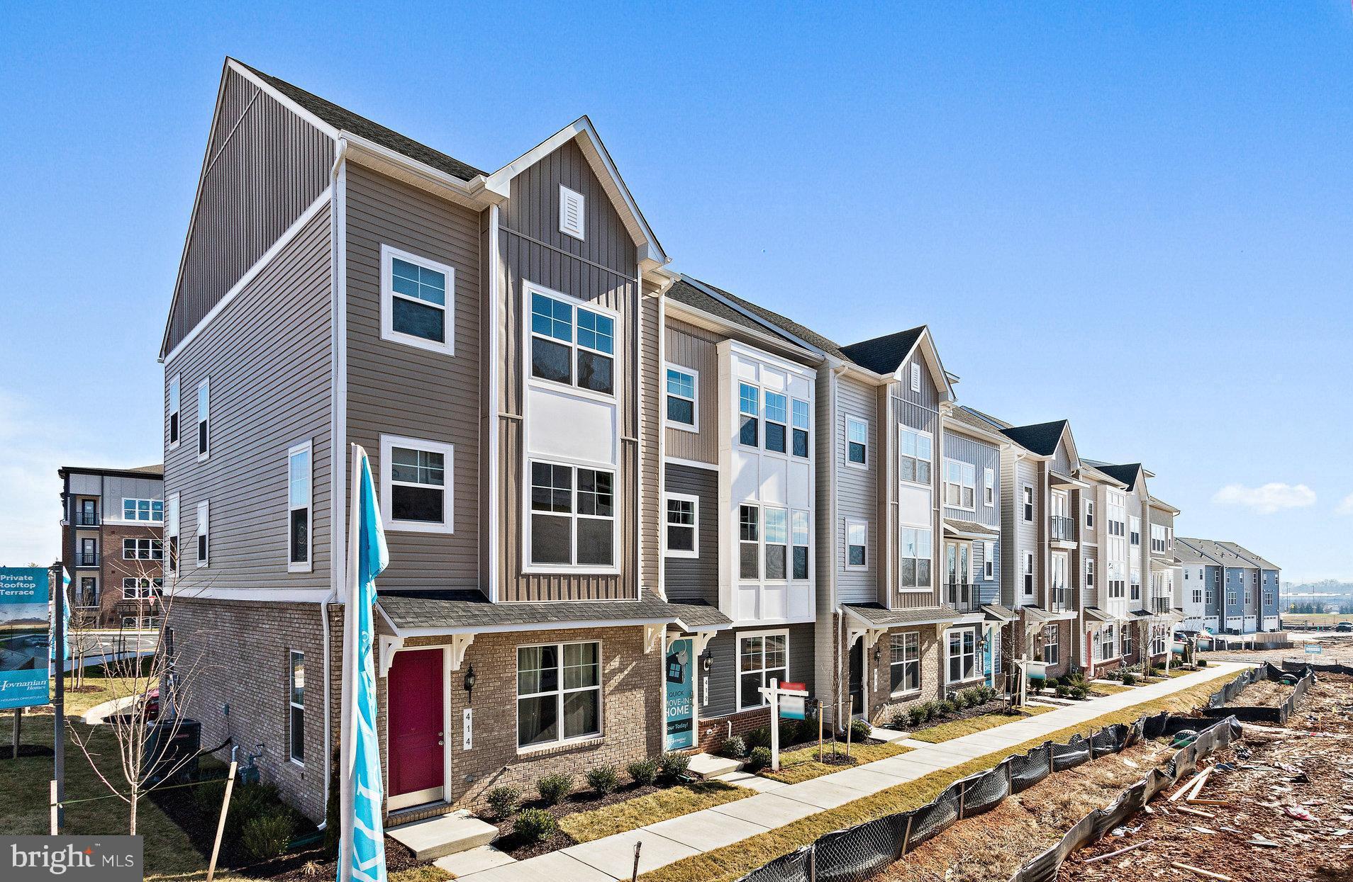TOWNS AT MARKET COMMONS - Residential
