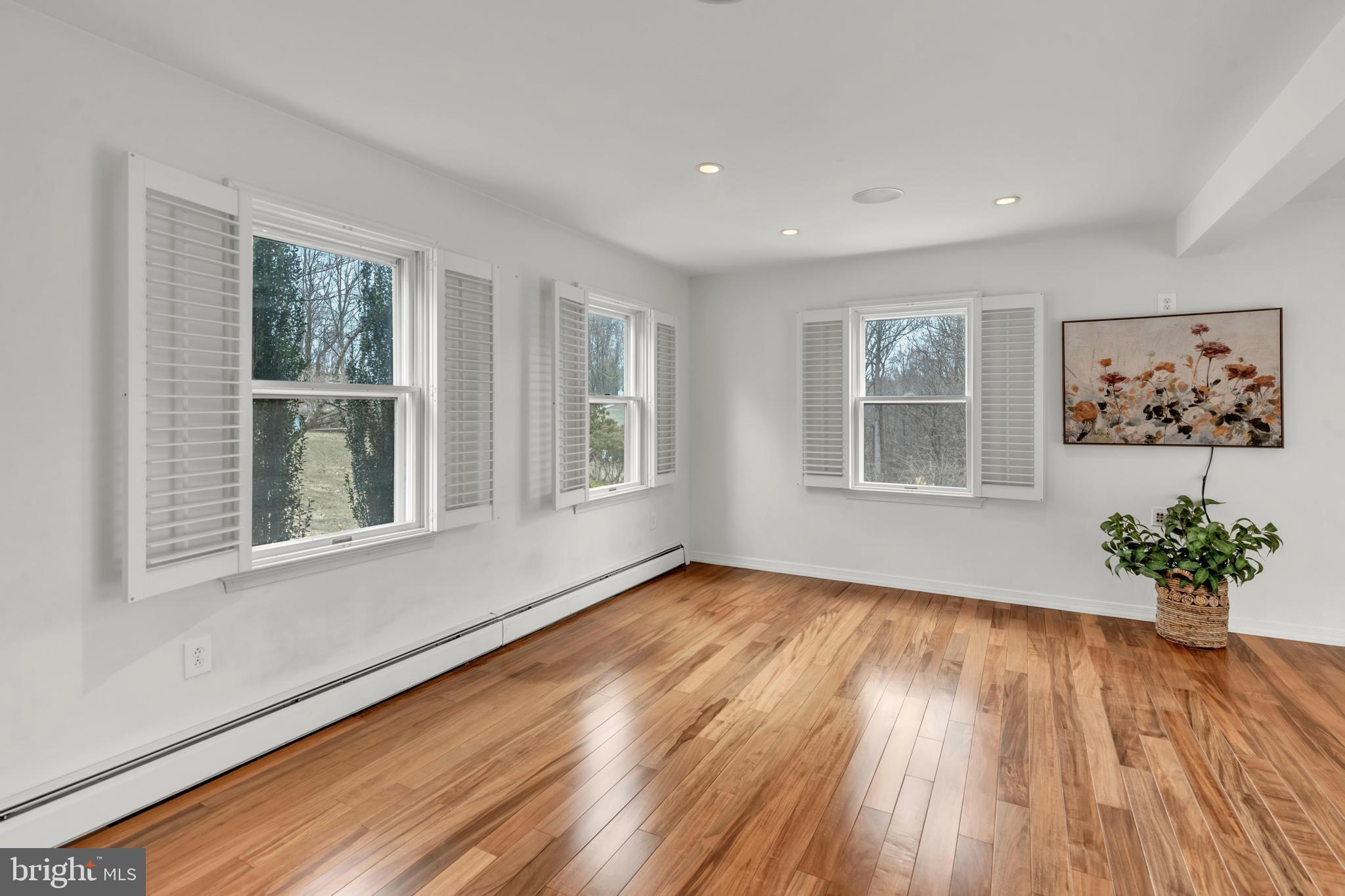 121 RIDGEWOOD CIRCLE