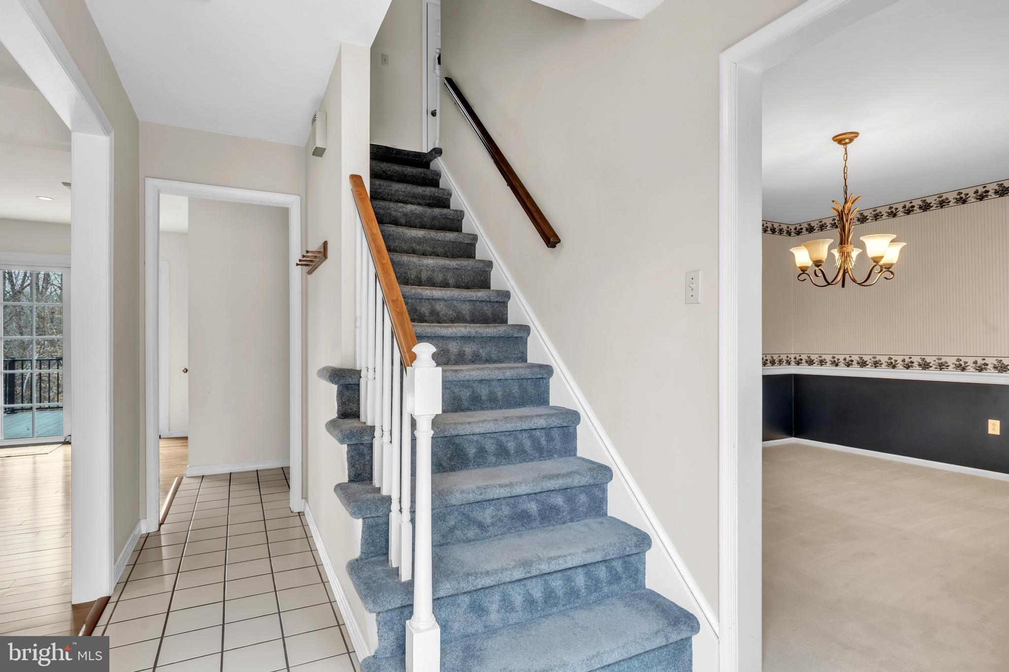 121 RIDGEWOOD CIRCLE