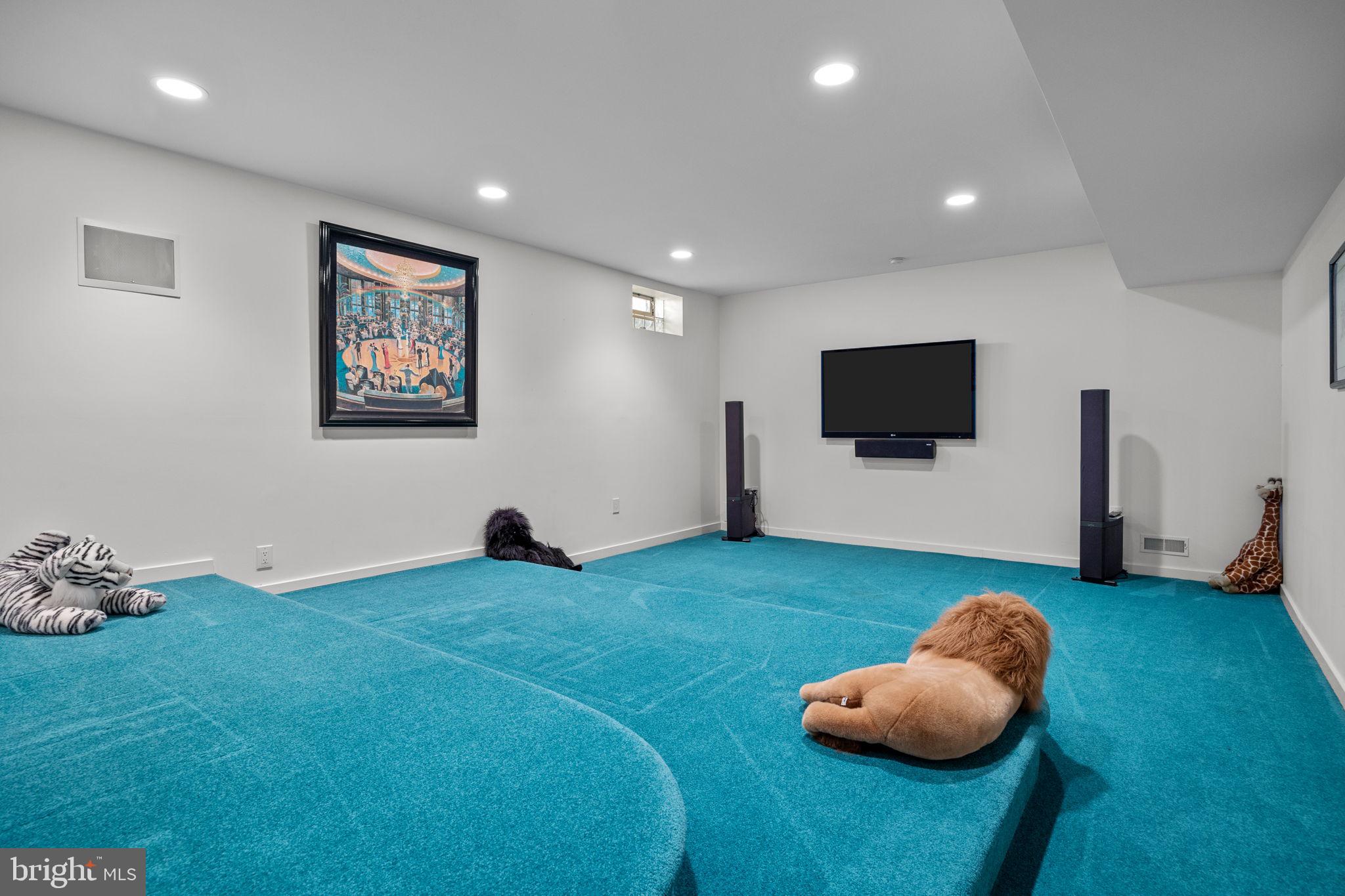 HAMPTON WOODS - Residential