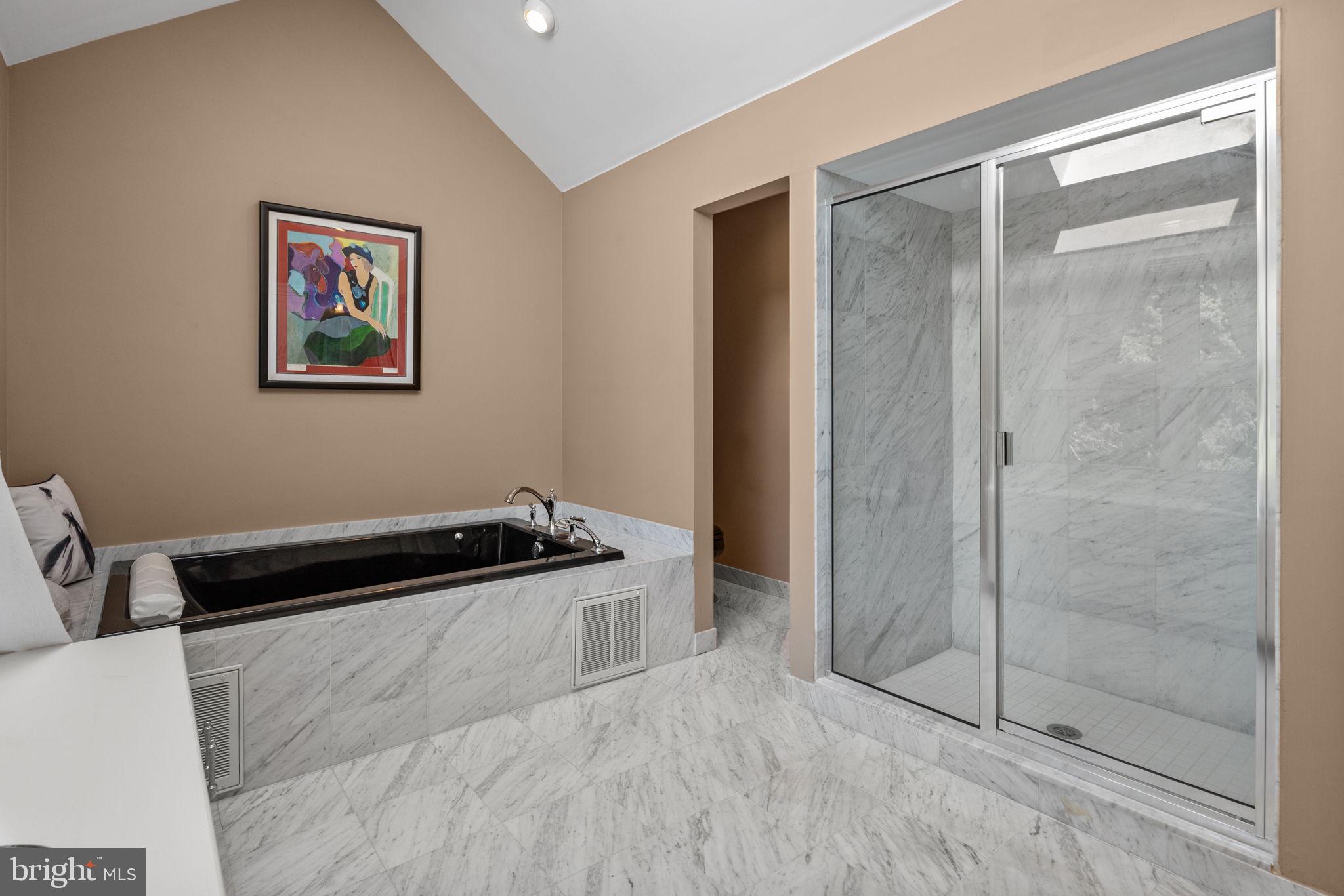 HAMPTON WOODS - Residential