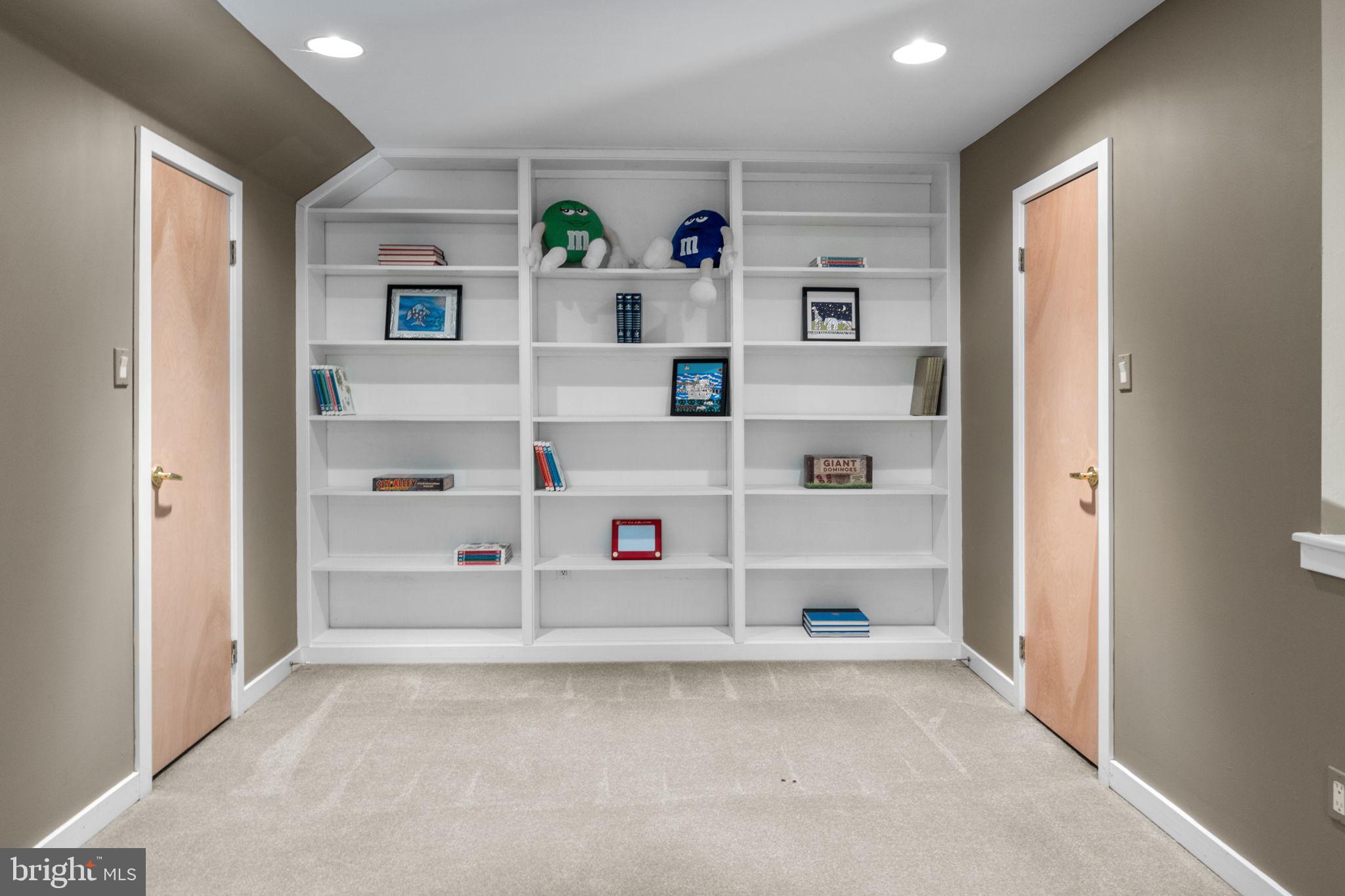 HAMPTON WOODS - Residential