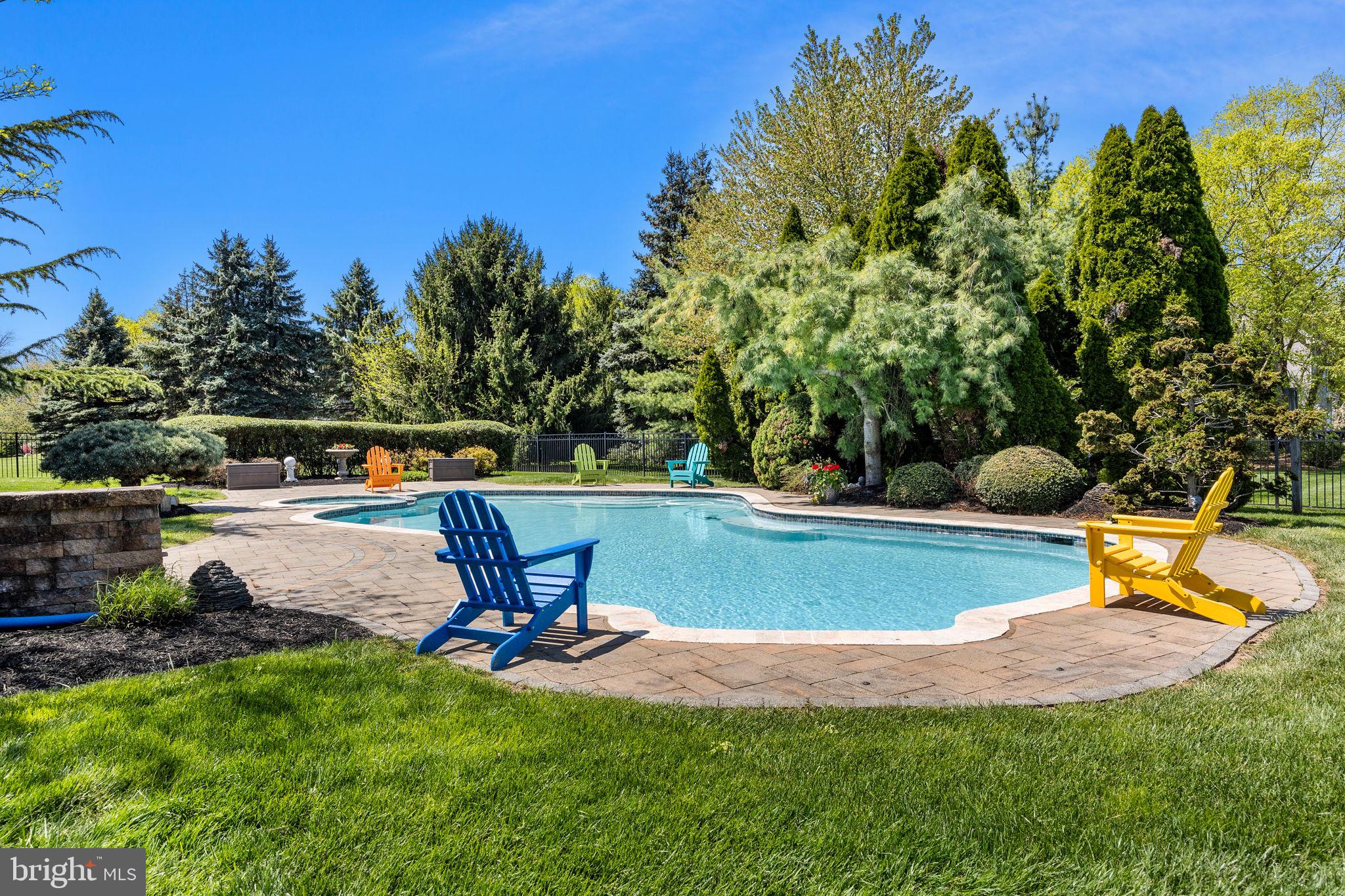 HAMPTON WOODS - Residential