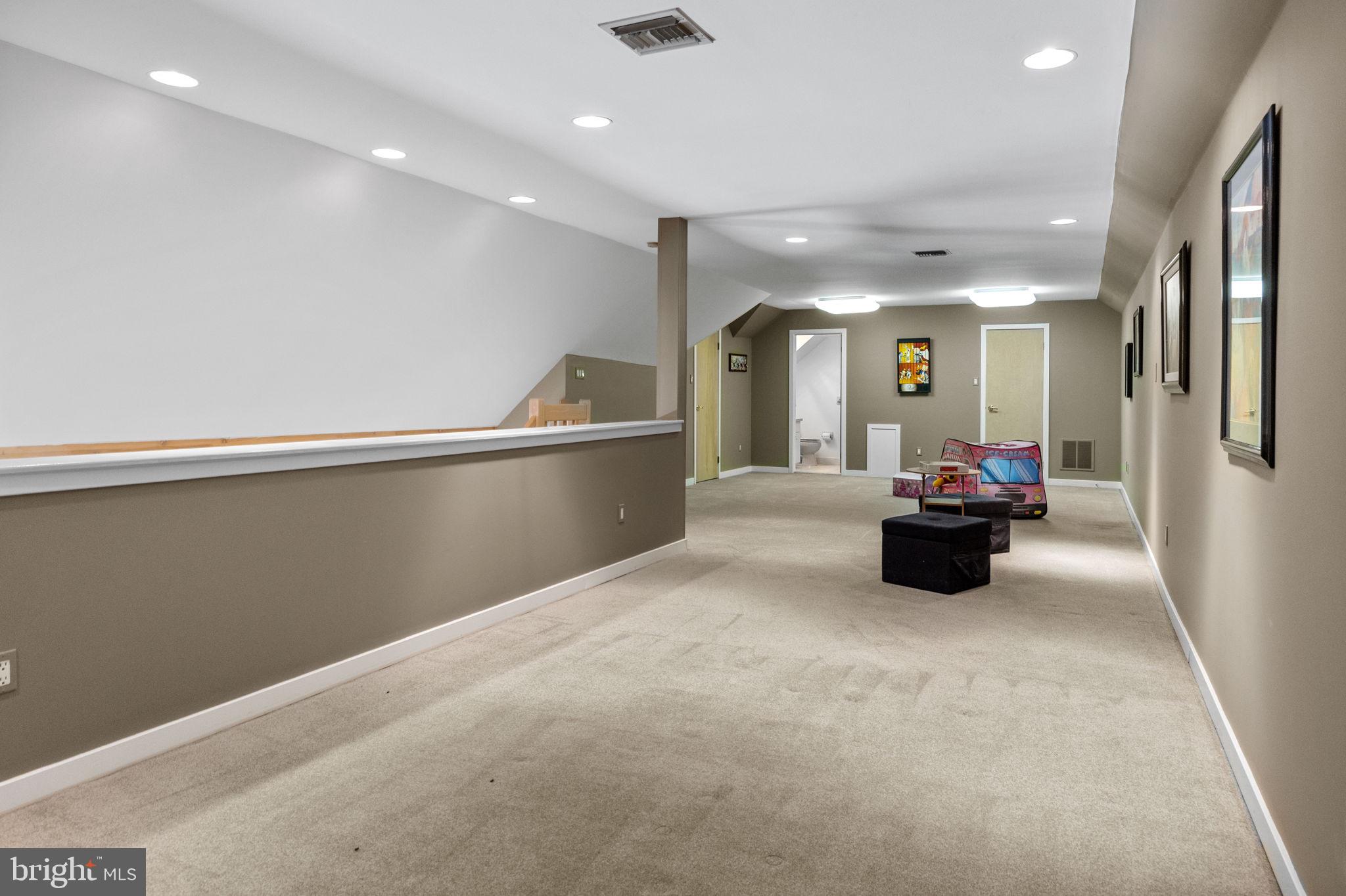 HAMPTON WOODS - Residential