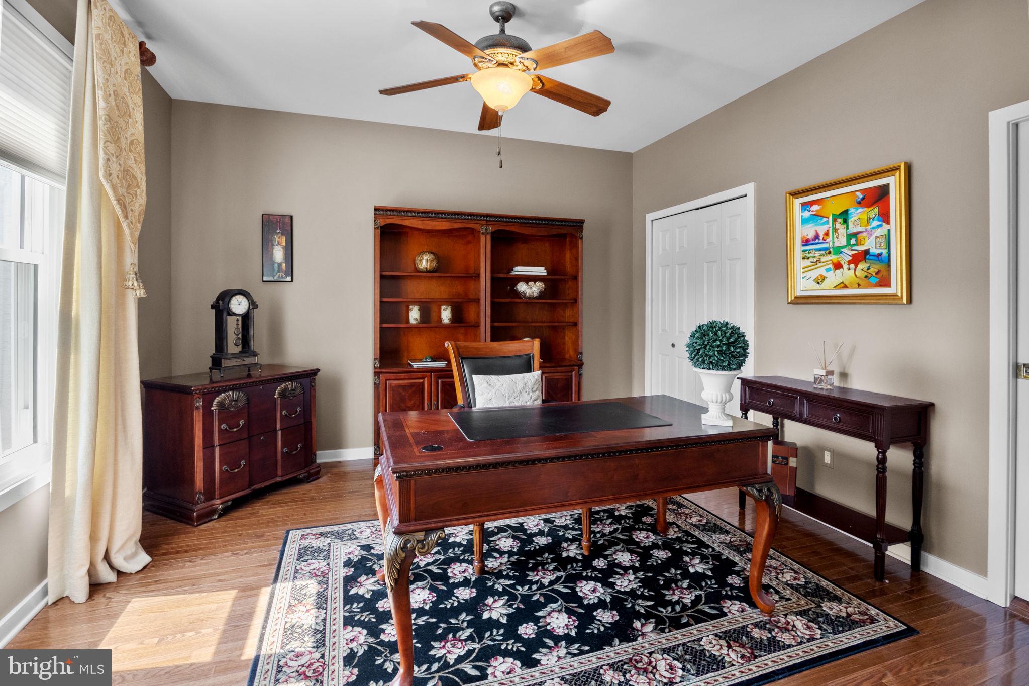 HAMPTON WOODS - Residential