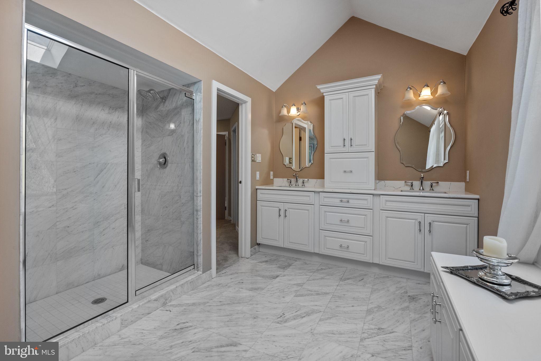 HAMPTON WOODS - Residential