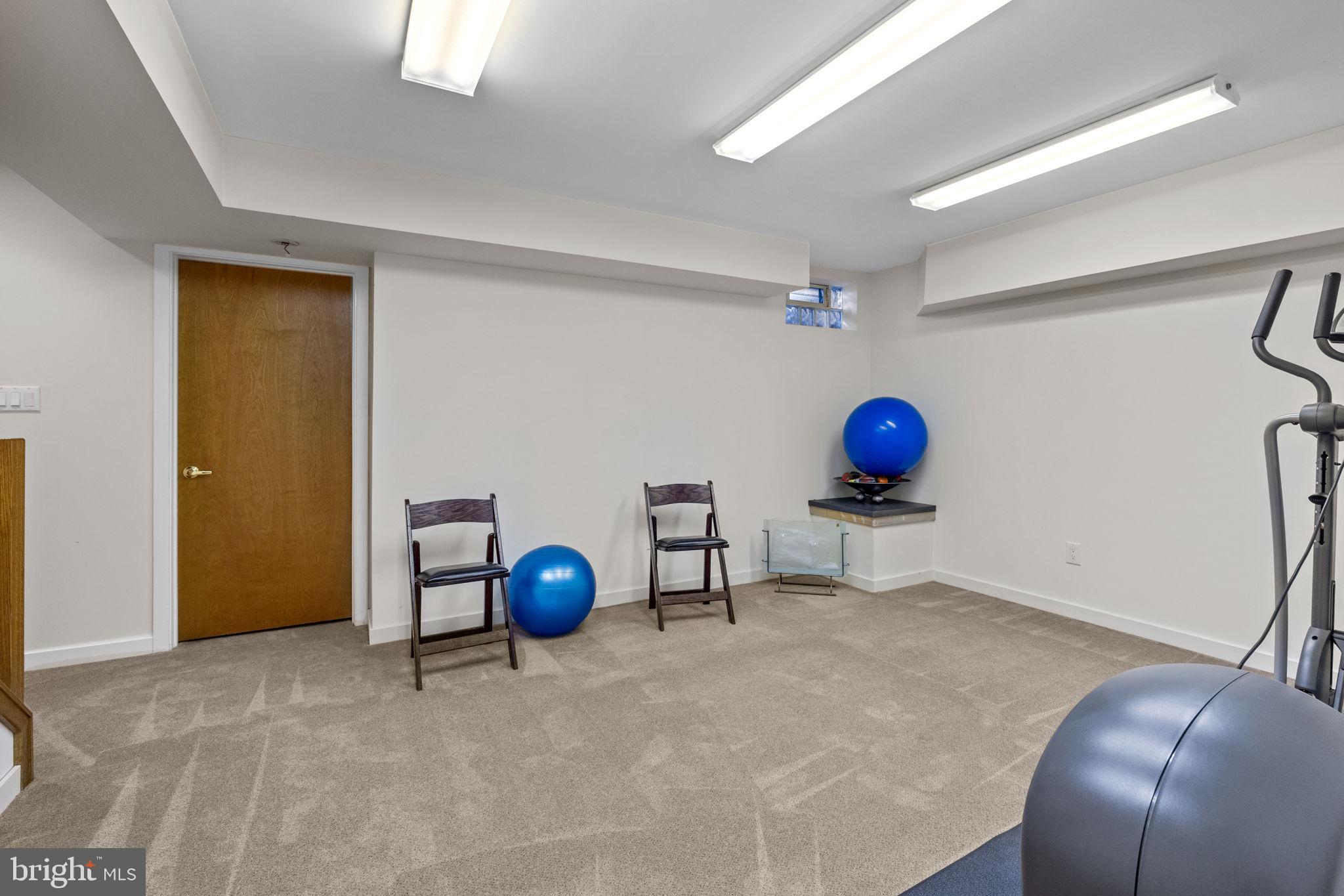 HAMPTON WOODS - Residential