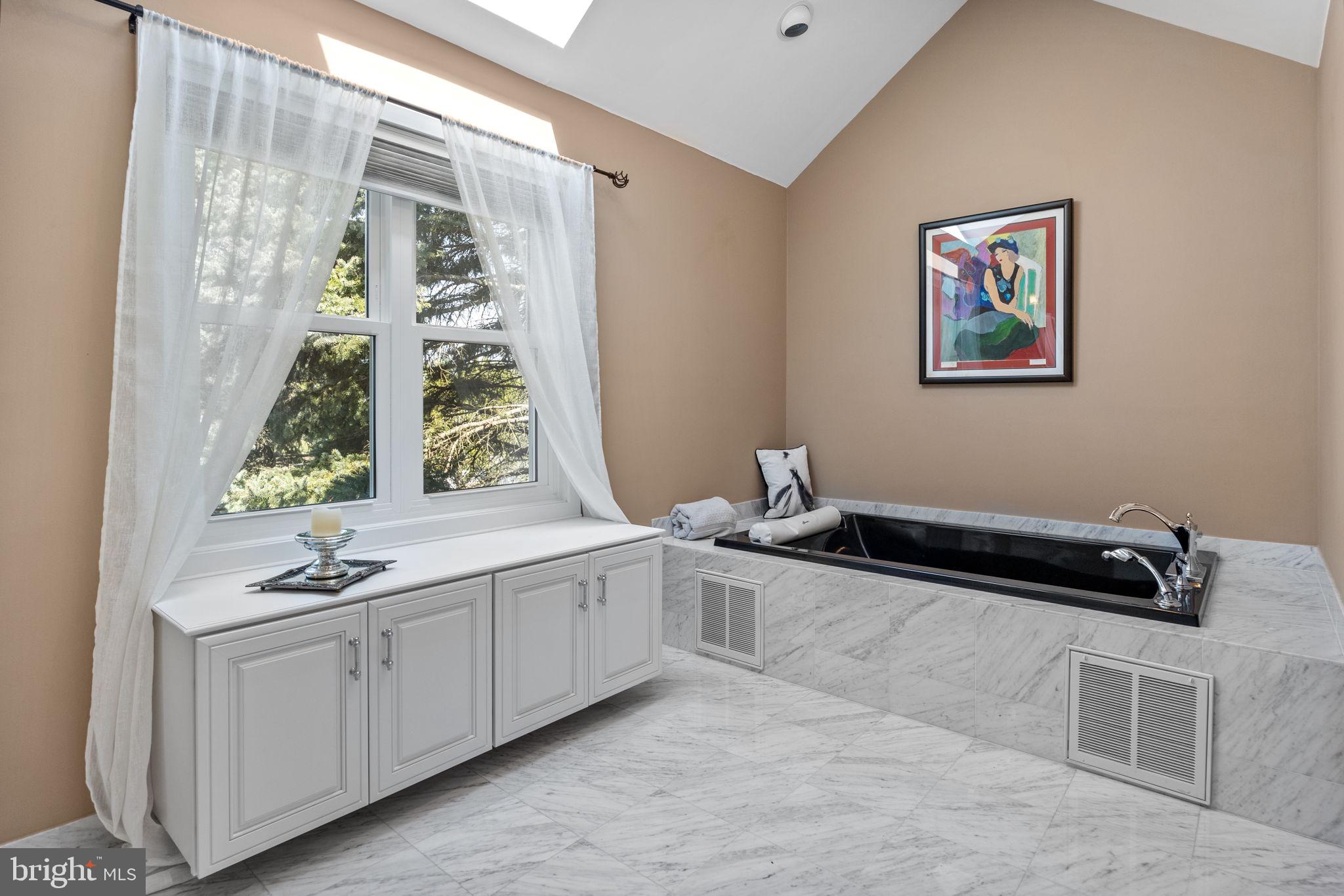 HAMPTON WOODS - Residential