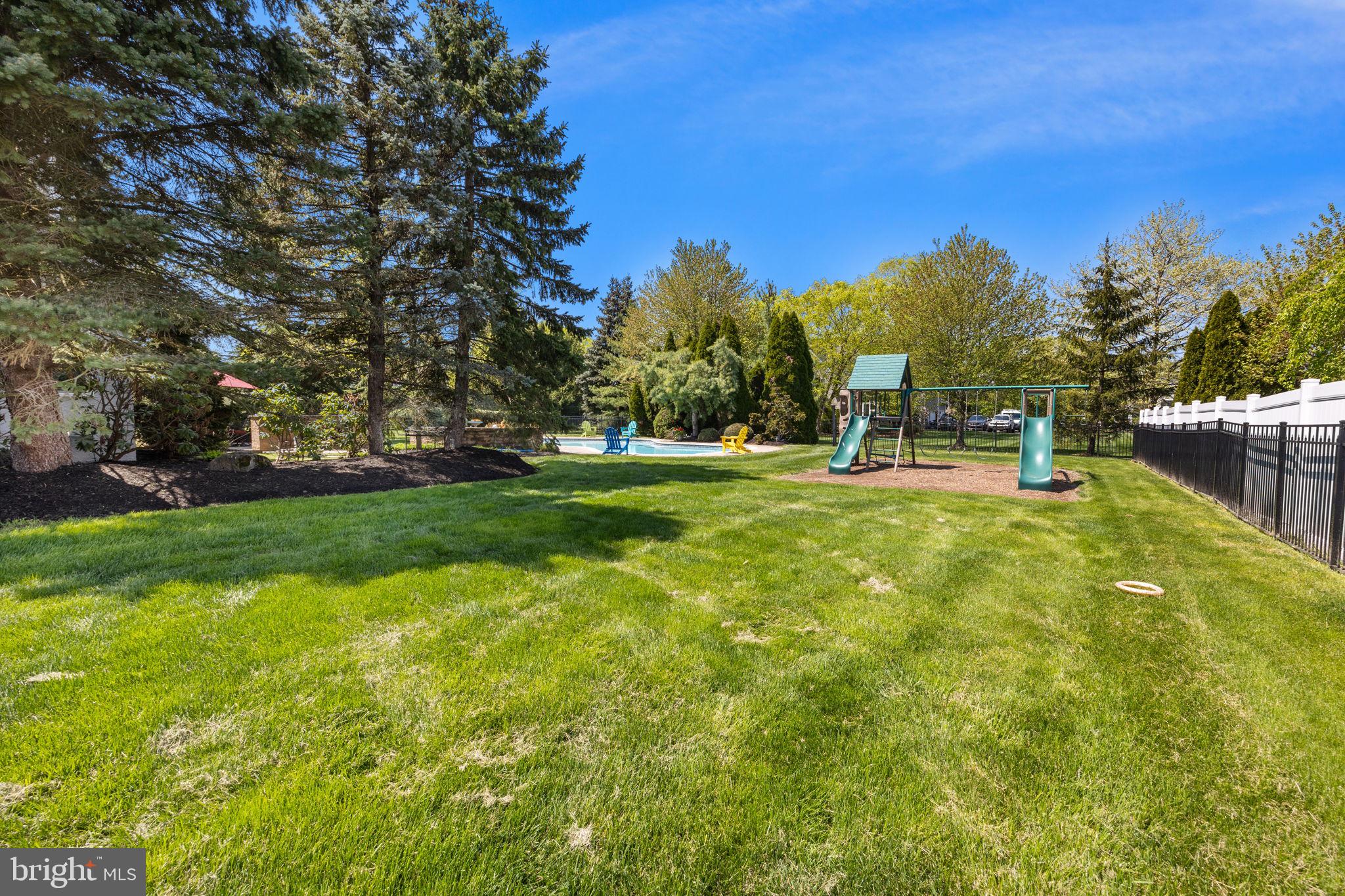 HAMPTON WOODS - Residential