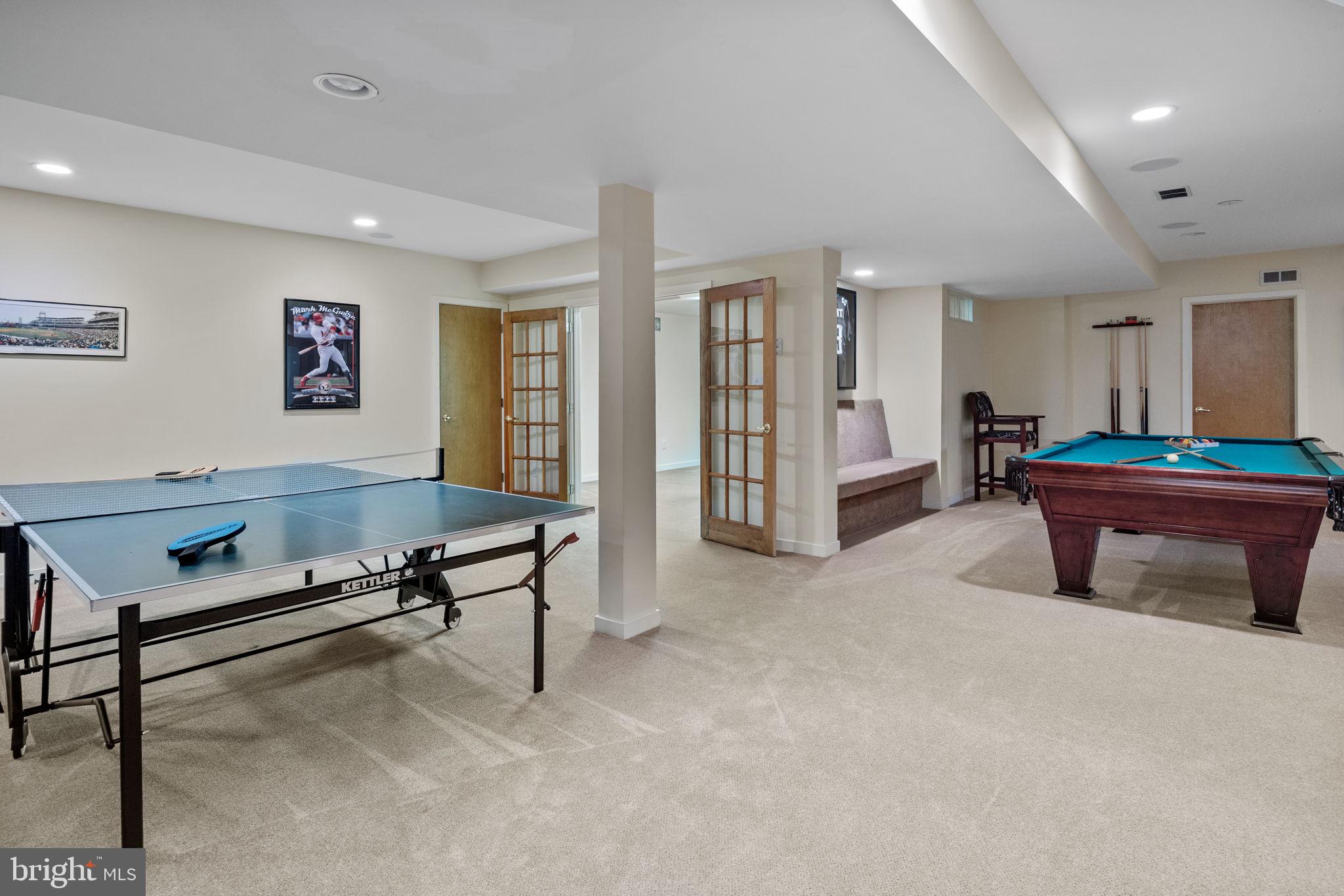 HAMPTON WOODS - Residential