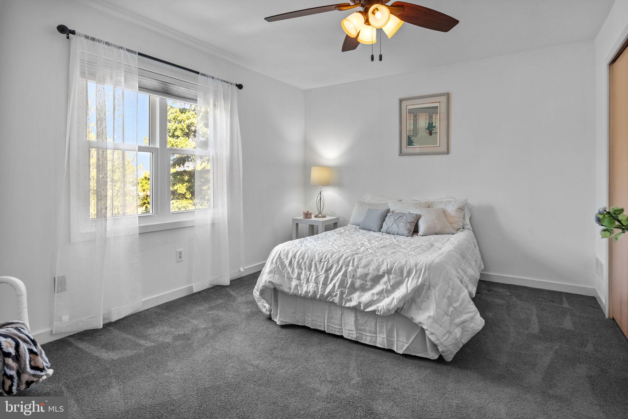 HAMPTON WOODS - Residential