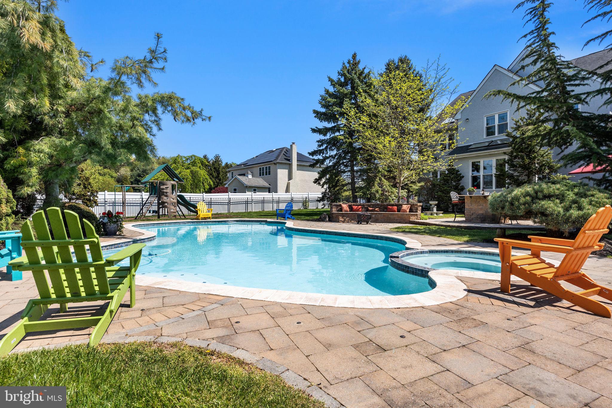 HAMPTON WOODS - Residential