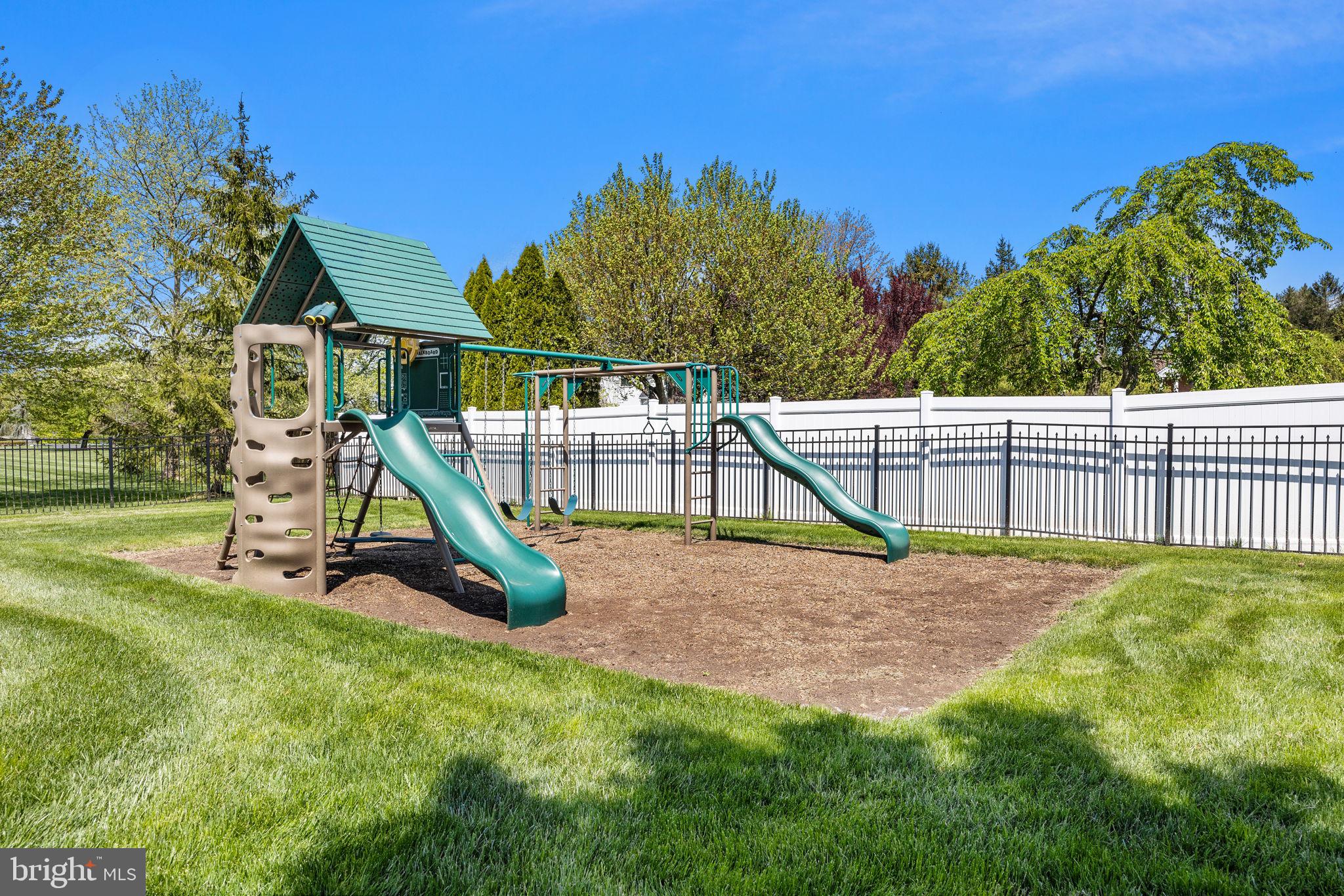 HAMPTON WOODS - Residential