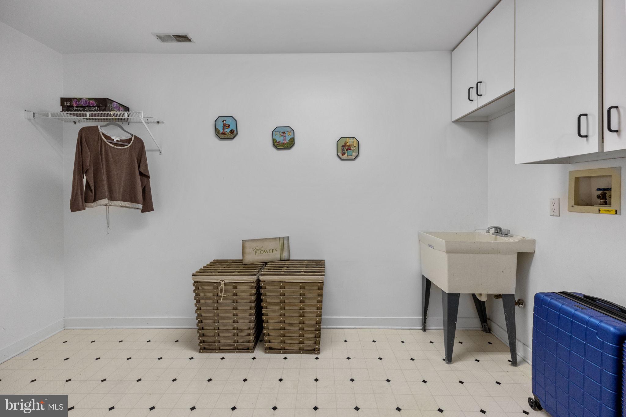 HAMPTON WOODS - Residential