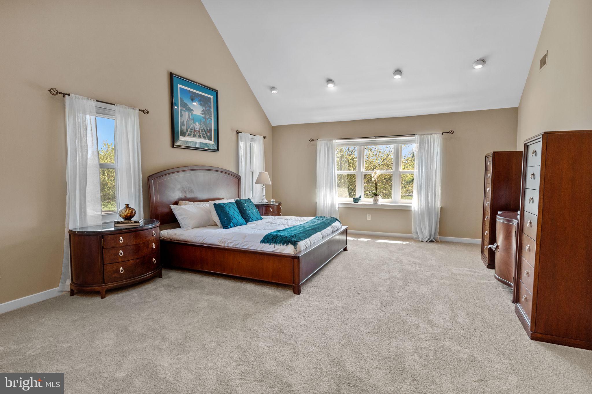 HAMPTON WOODS - Residential