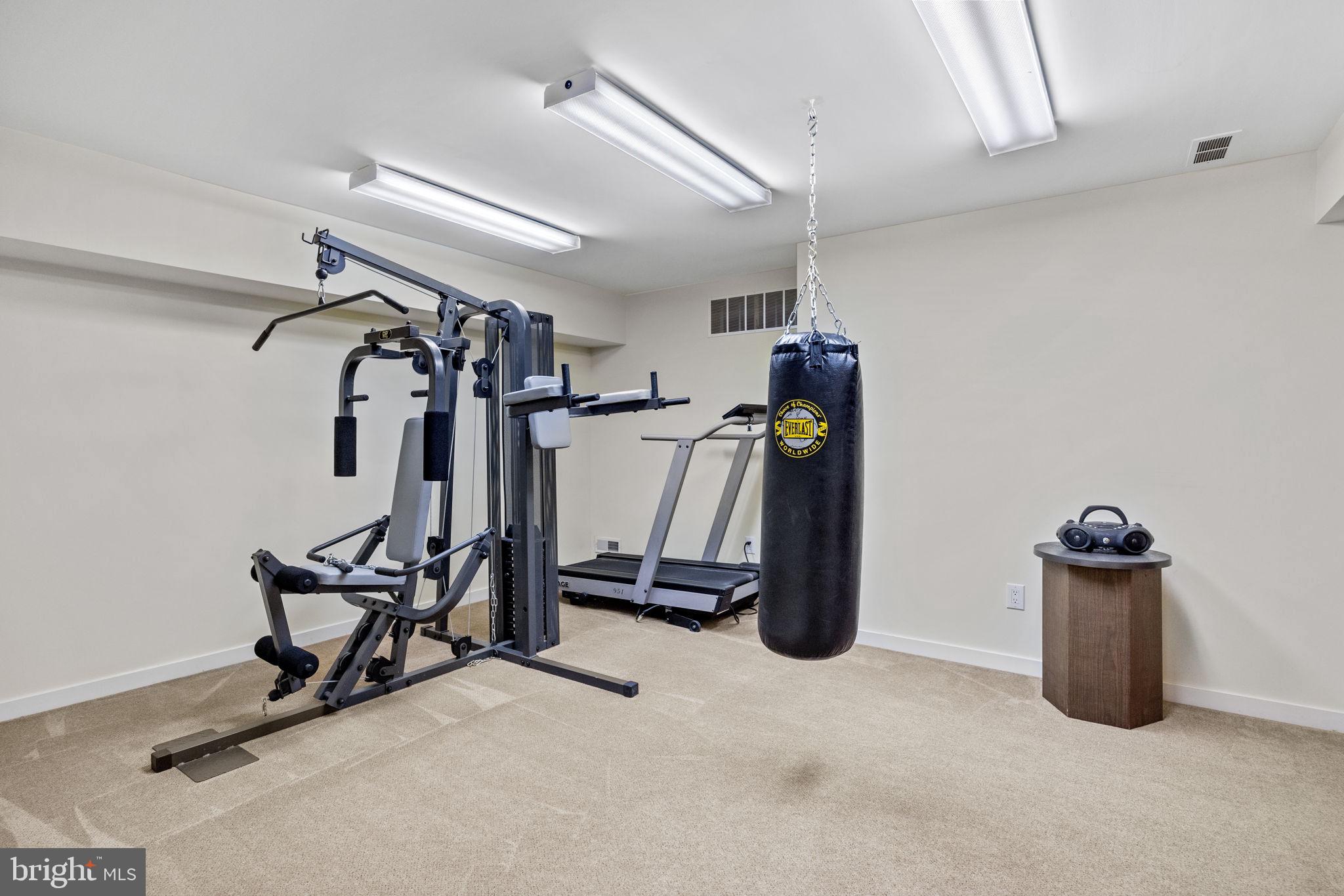 HAMPTON WOODS - Residential