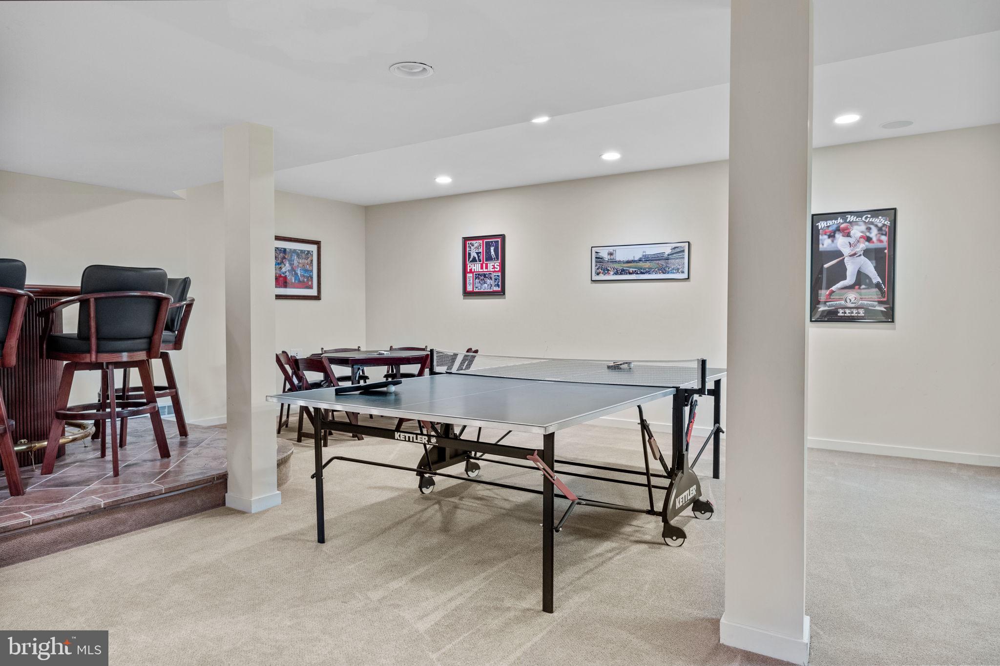 HAMPTON WOODS - Residential