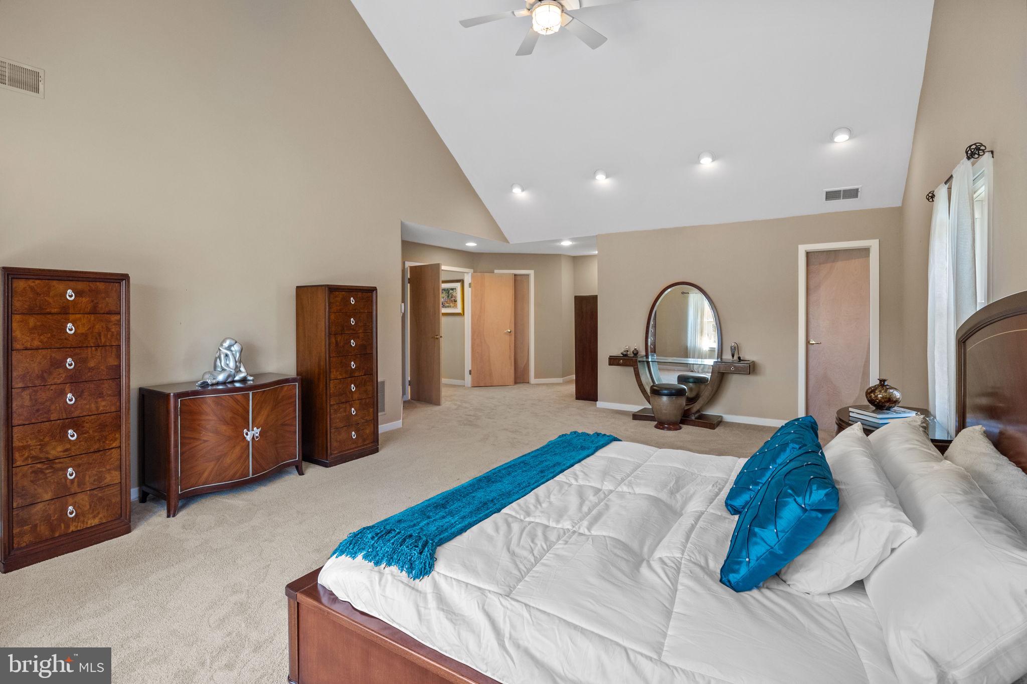 HAMPTON WOODS - Residential