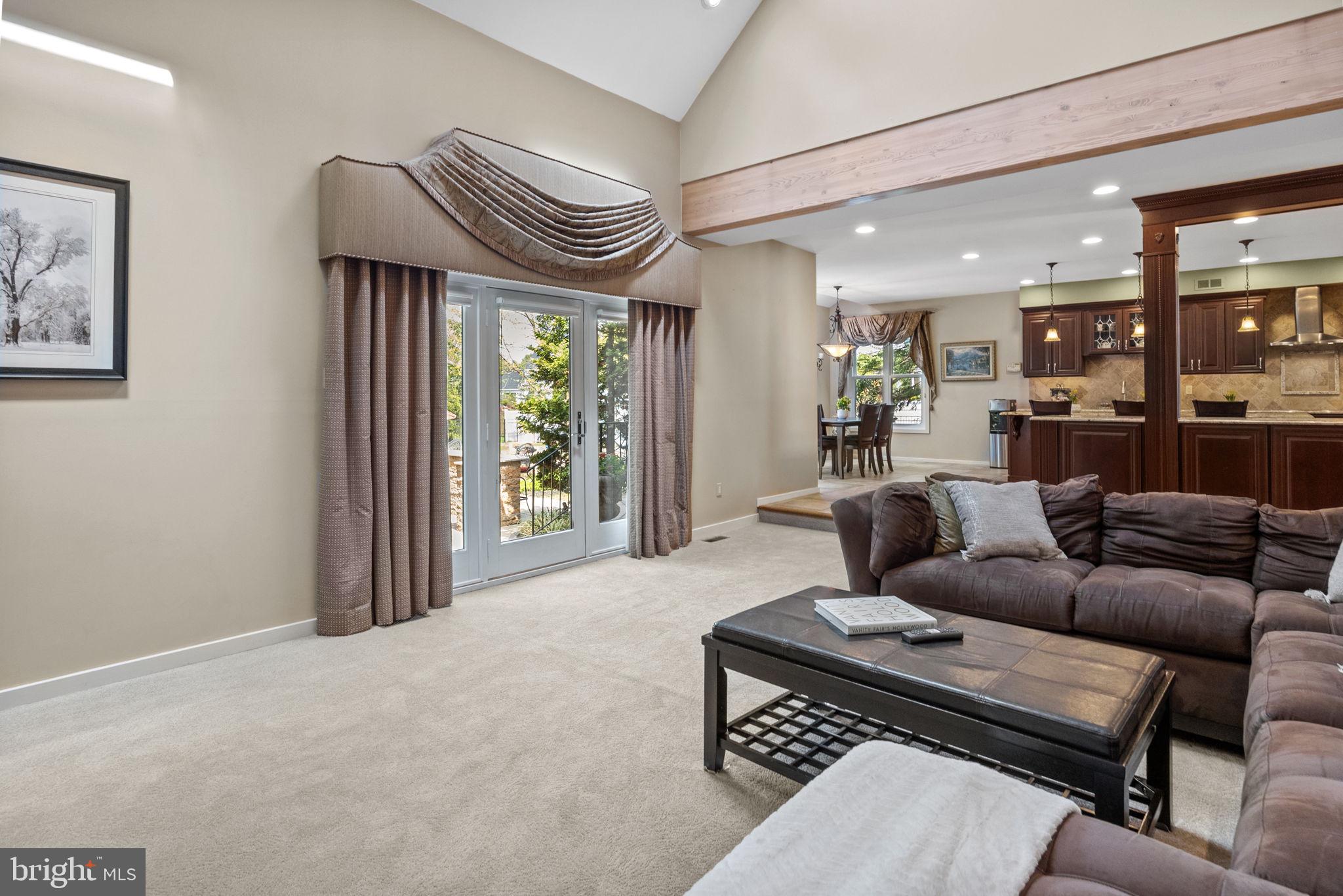 HAMPTON WOODS - Residential