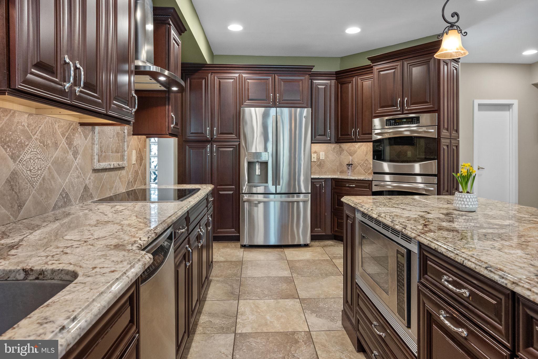 HAMPTON WOODS - Residential