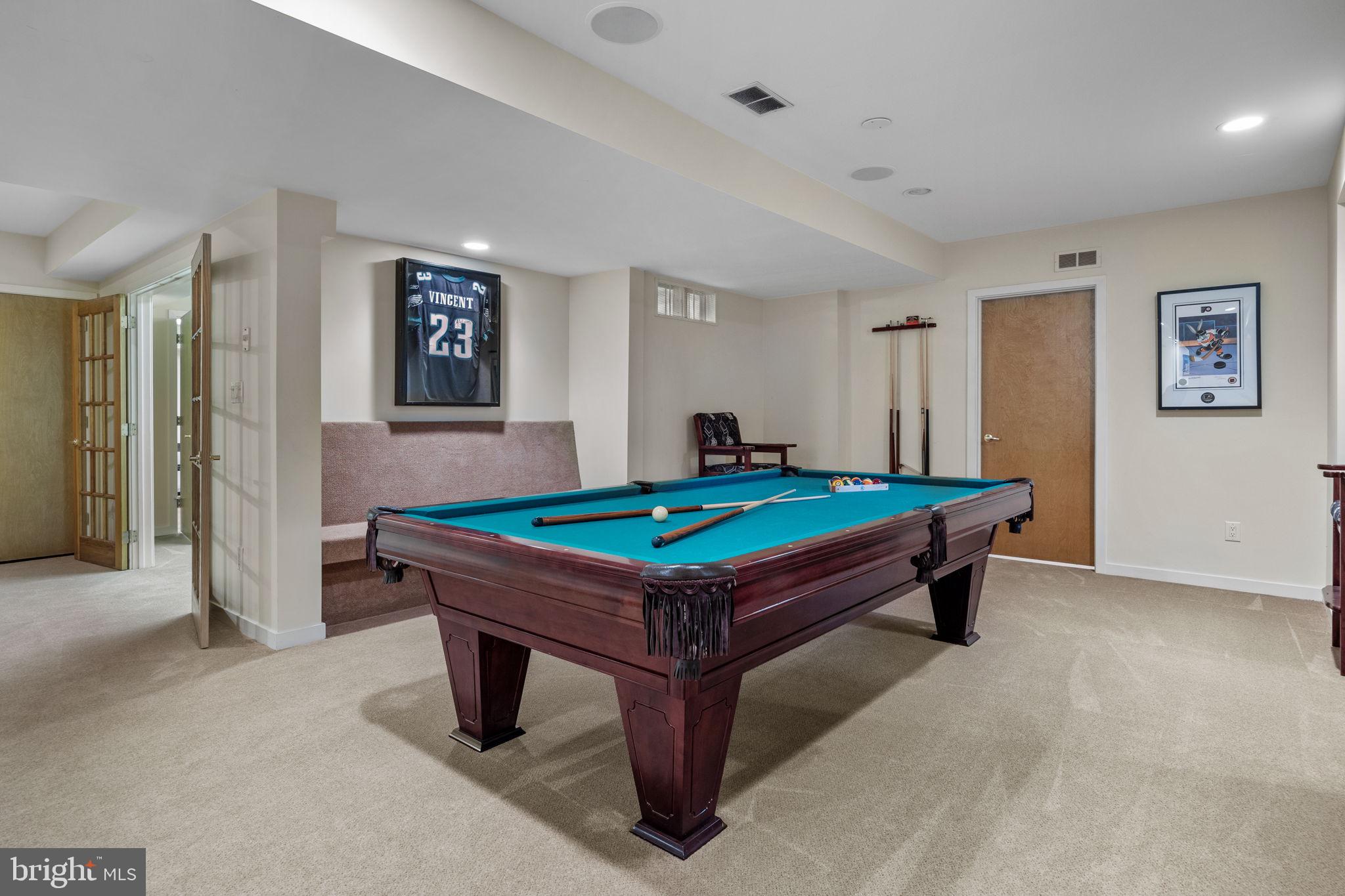 HAMPTON WOODS - Residential