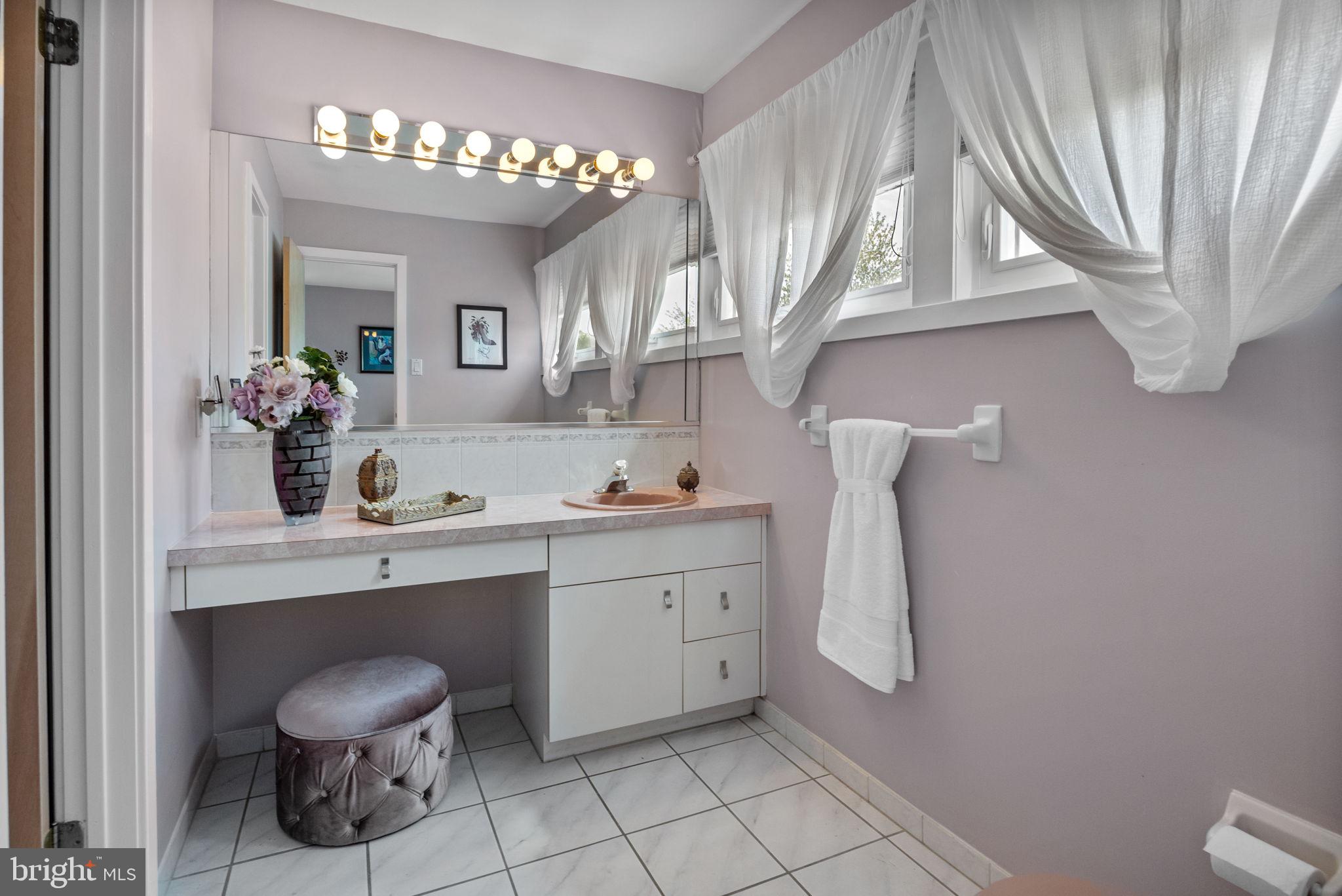 HAMPTON WOODS - Residential