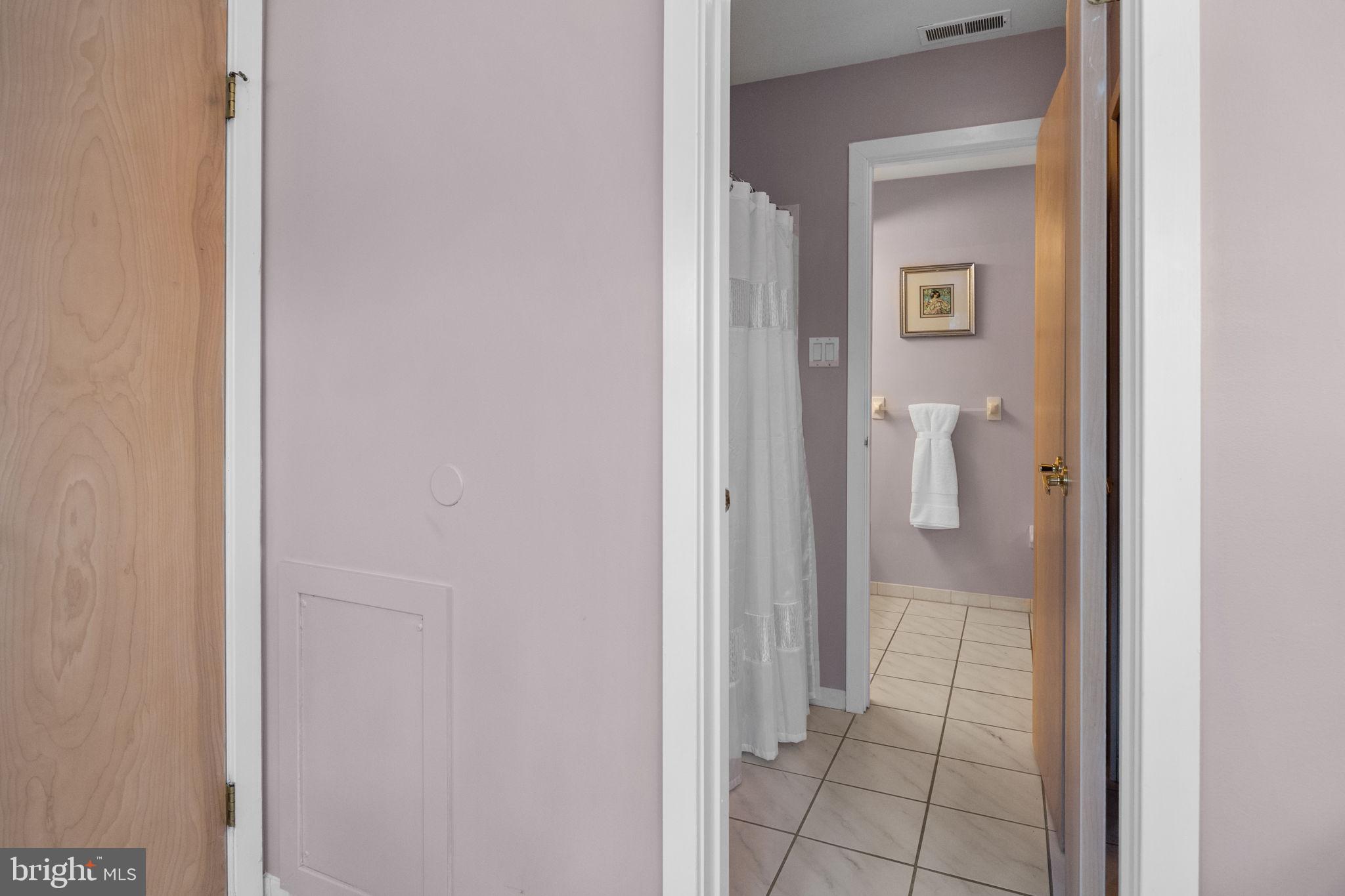 HAMPTON WOODS - Residential