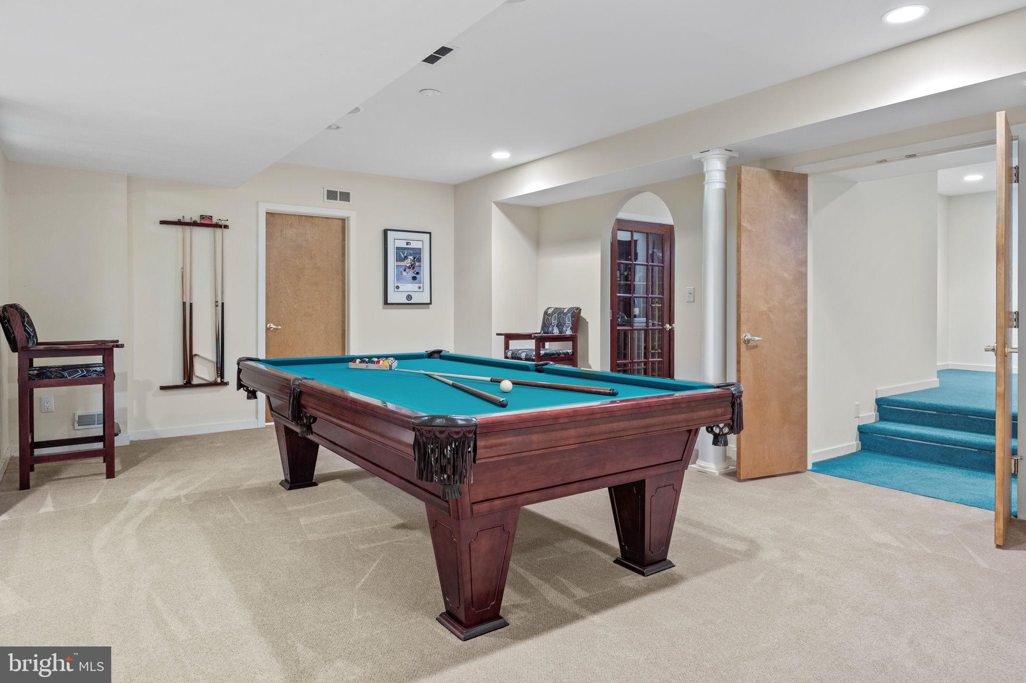 HAMPTON WOODS - Residential