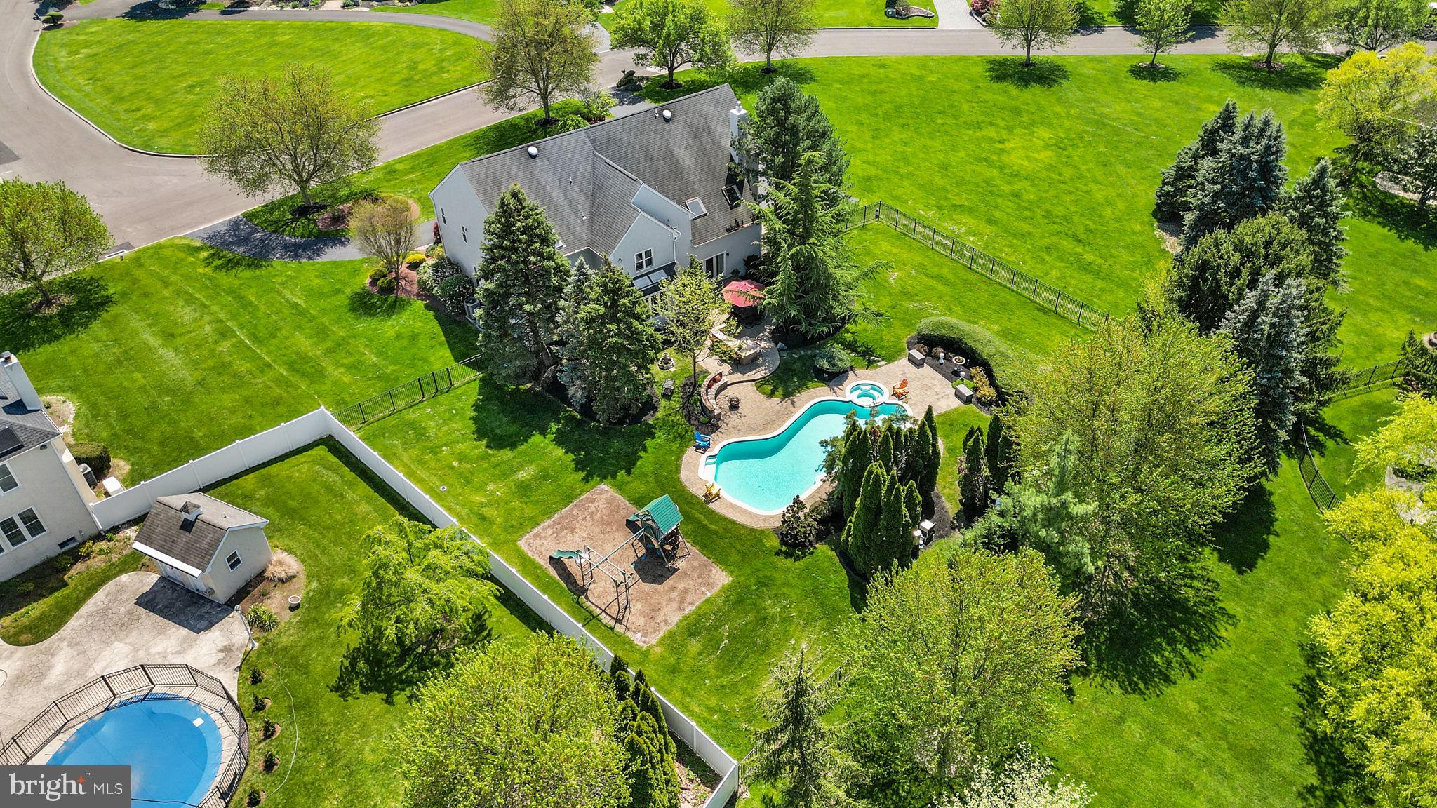 HAMPTON WOODS - Residential