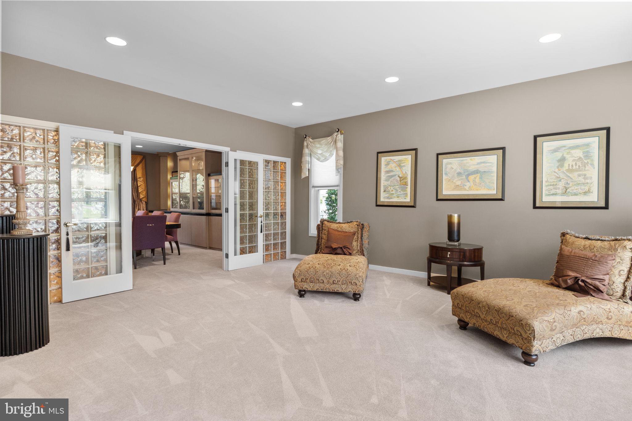 HAMPTON WOODS - Residential