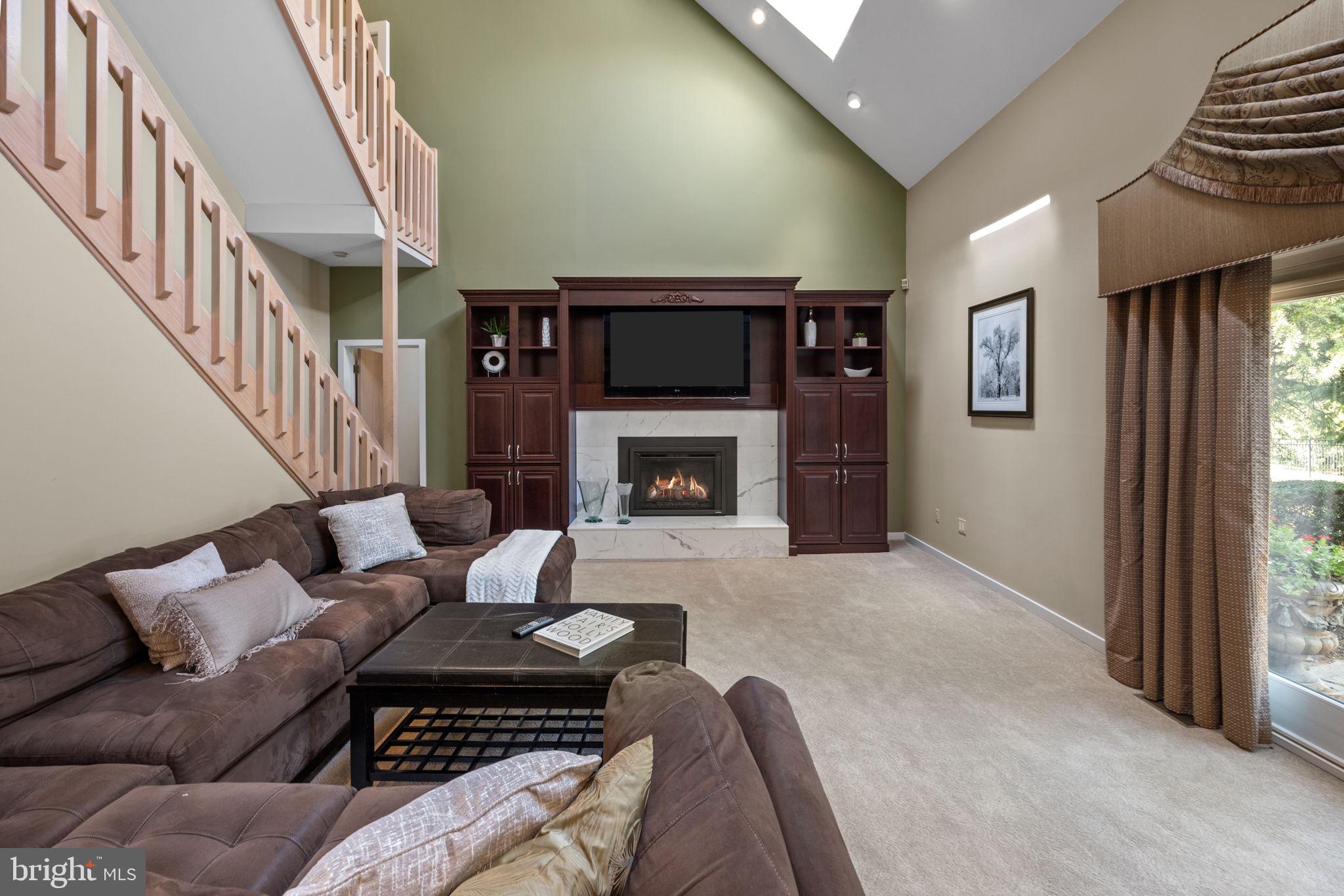 HAMPTON WOODS - Residential