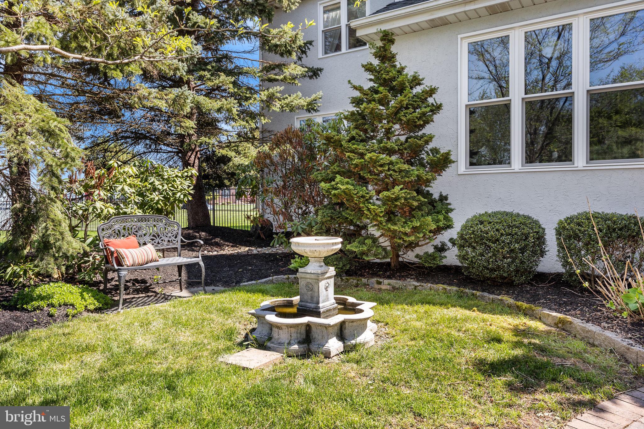 HAMPTON WOODS - Residential