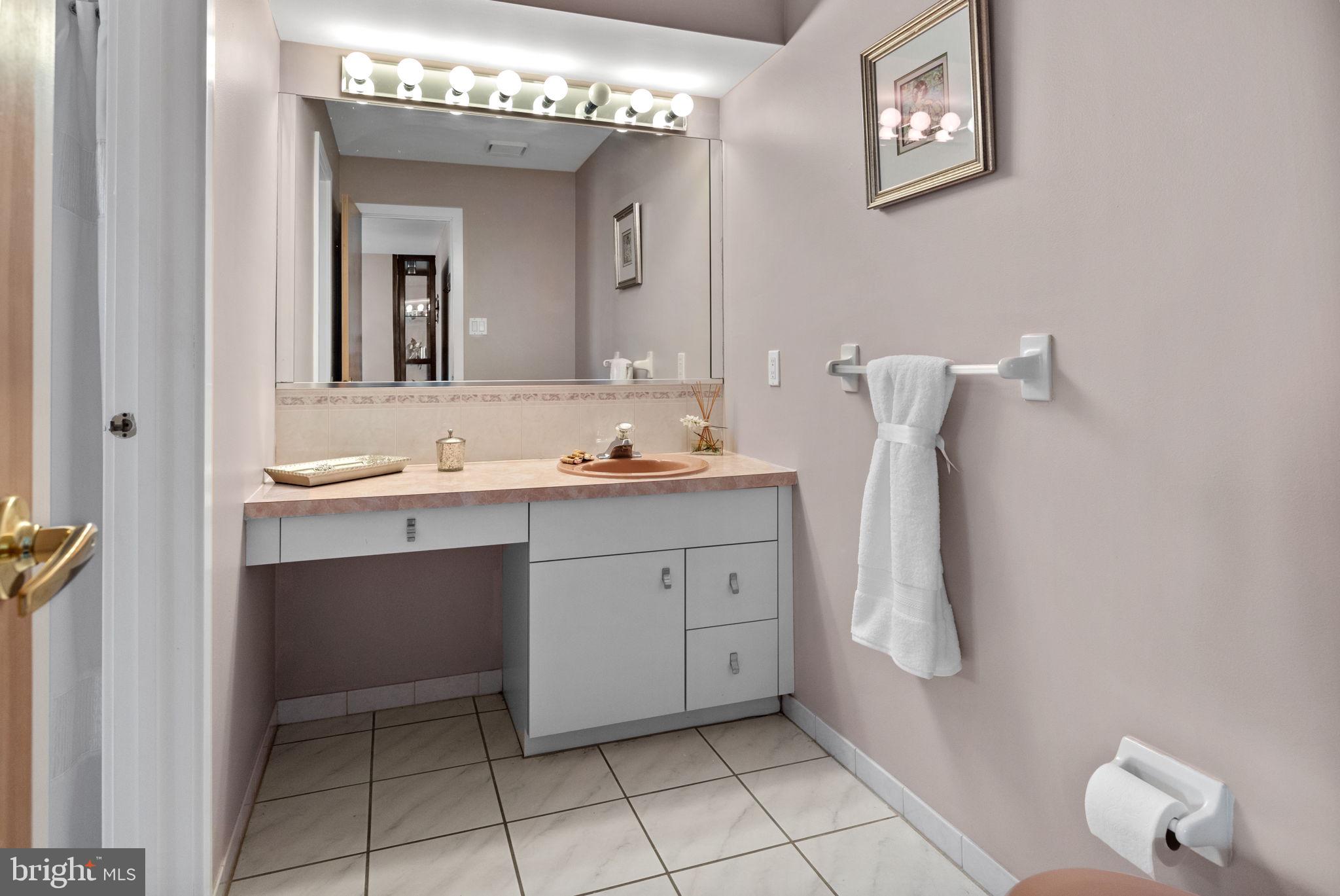 HAMPTON WOODS - Residential