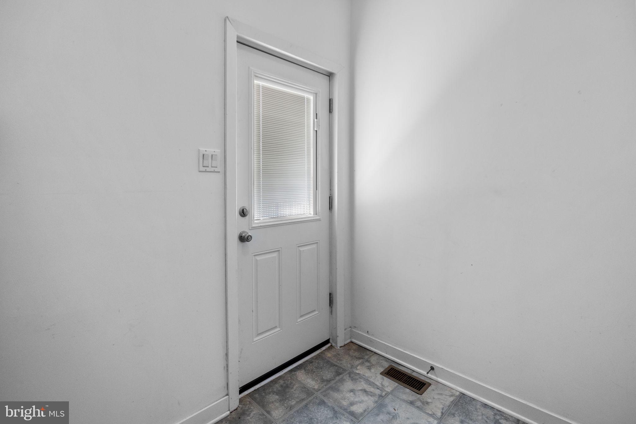 HAMPTON WOODS - Residential