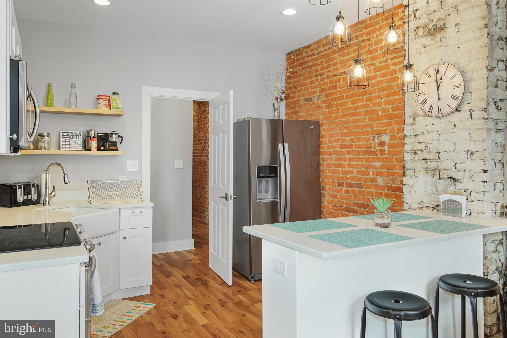 2049 E HAGERT STREET UPPER