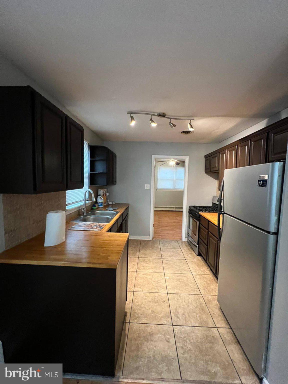 4805 E HOWELL STREET