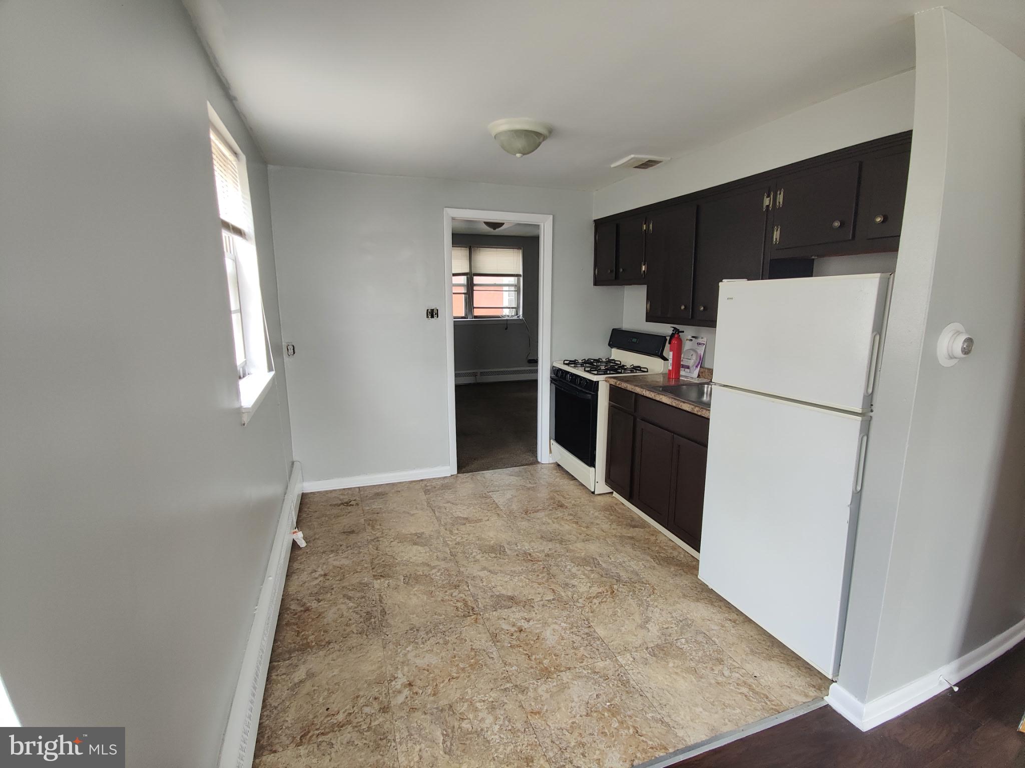 4805 E HOWELL STREET