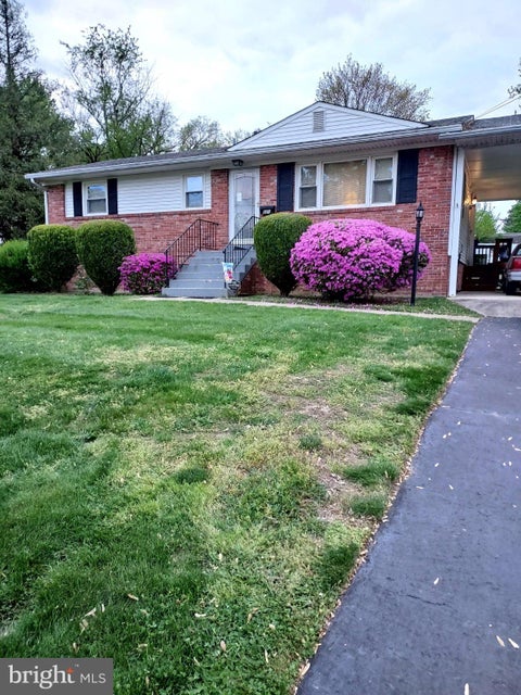 Photo of 821 Grant Street, HERNDON, VA 20170 (MLS # VAFX2343080)