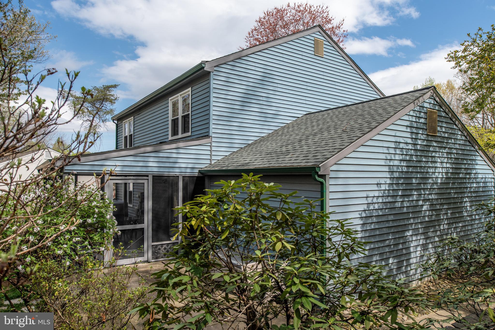 MONTCLAIR/COUNTRY CLUB - Residential