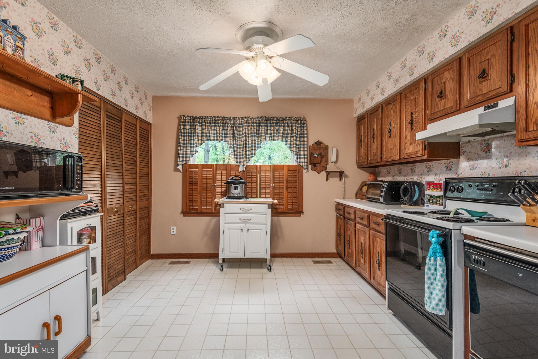 MONTCLAIR/COUNTRY CLUB - Residential