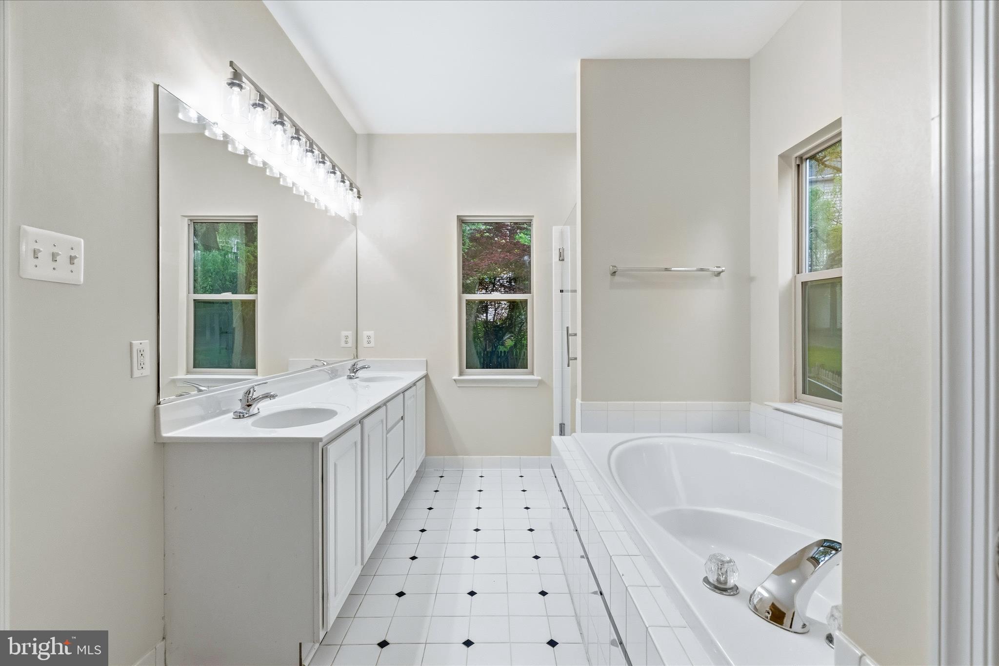 LAKE LINGANORE WOODRIDGE - Residential