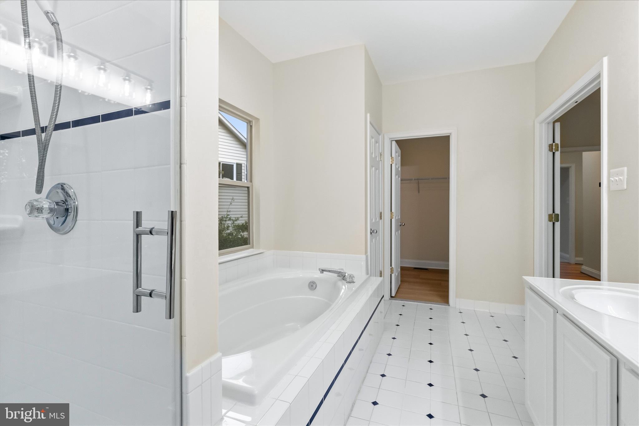 LAKE LINGANORE WOODRIDGE - Residential