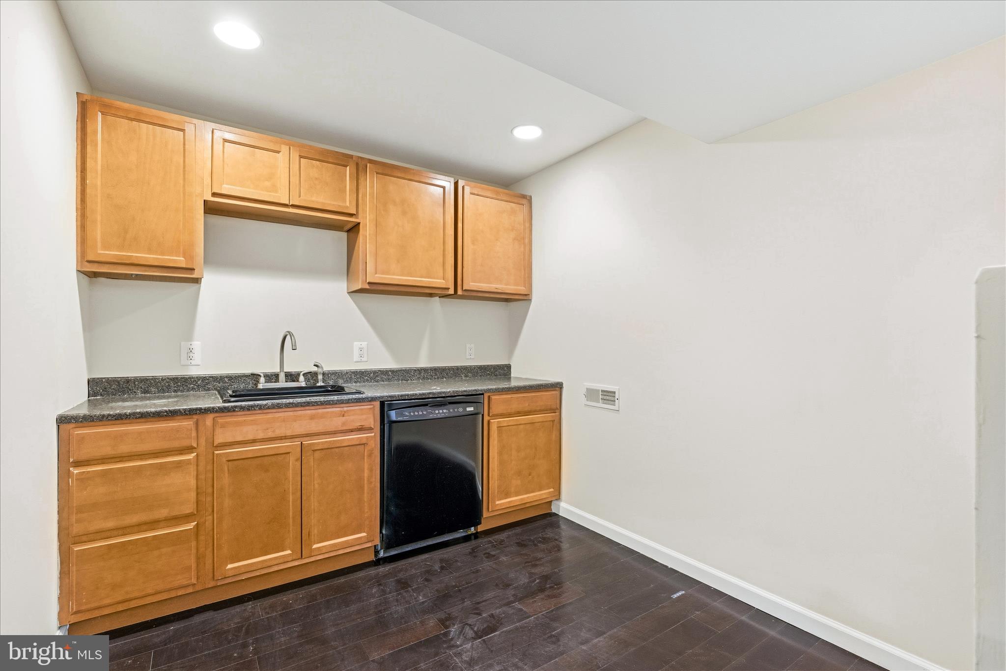 LAKE LINGANORE WOODRIDGE - Residential