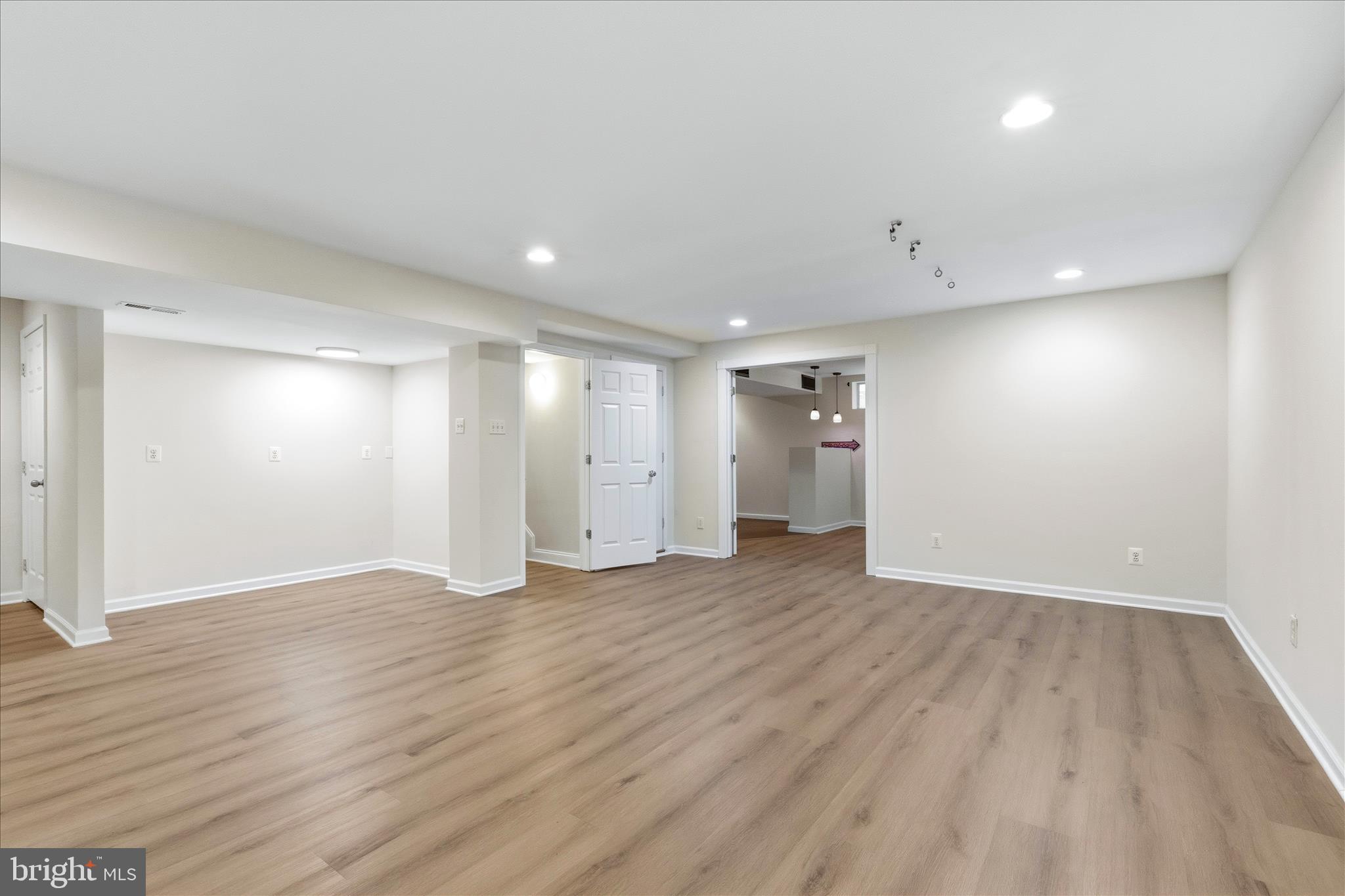 LAKE LINGANORE WOODRIDGE - Residential