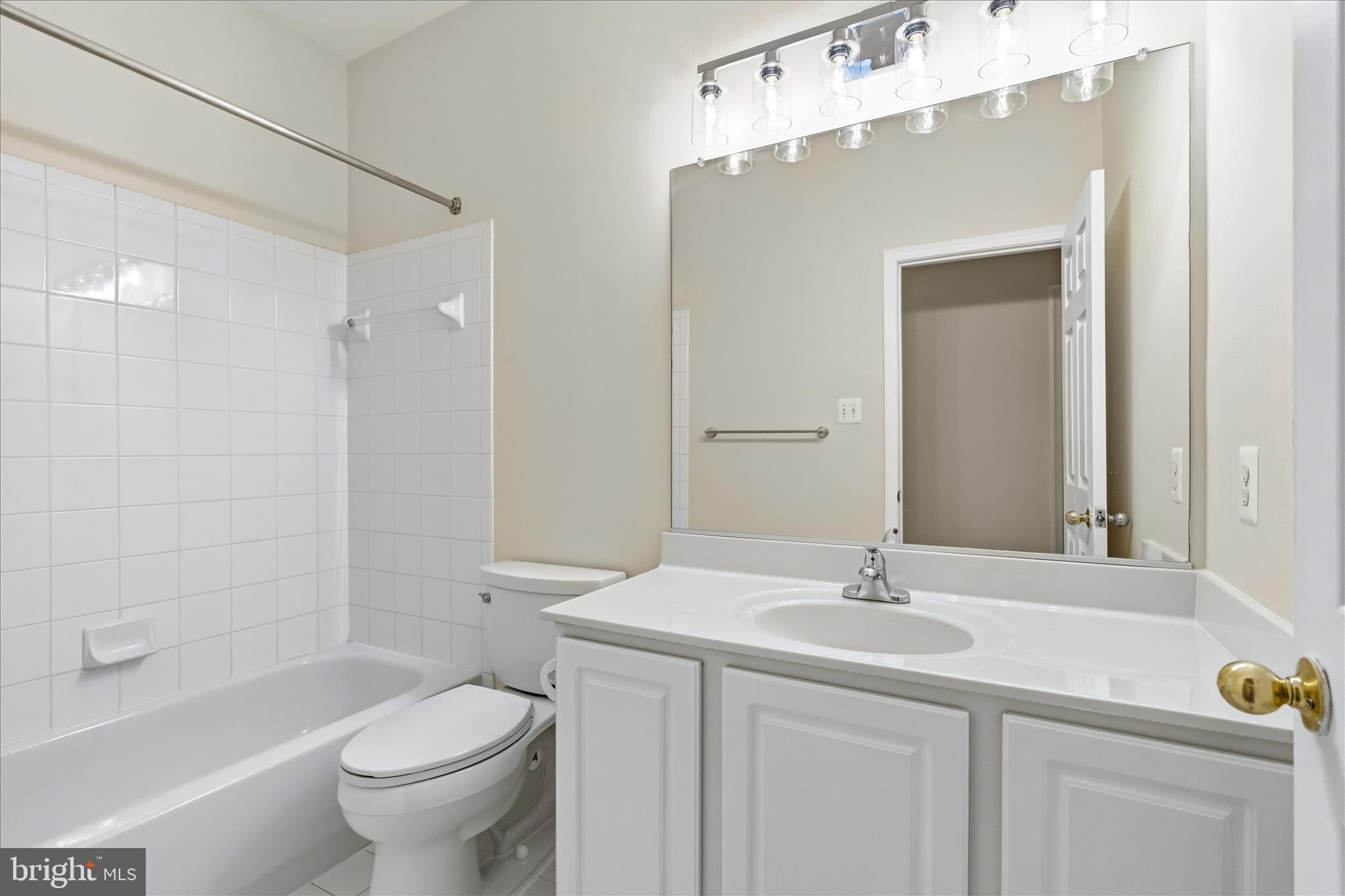 LAKE LINGANORE WOODRIDGE - Residential