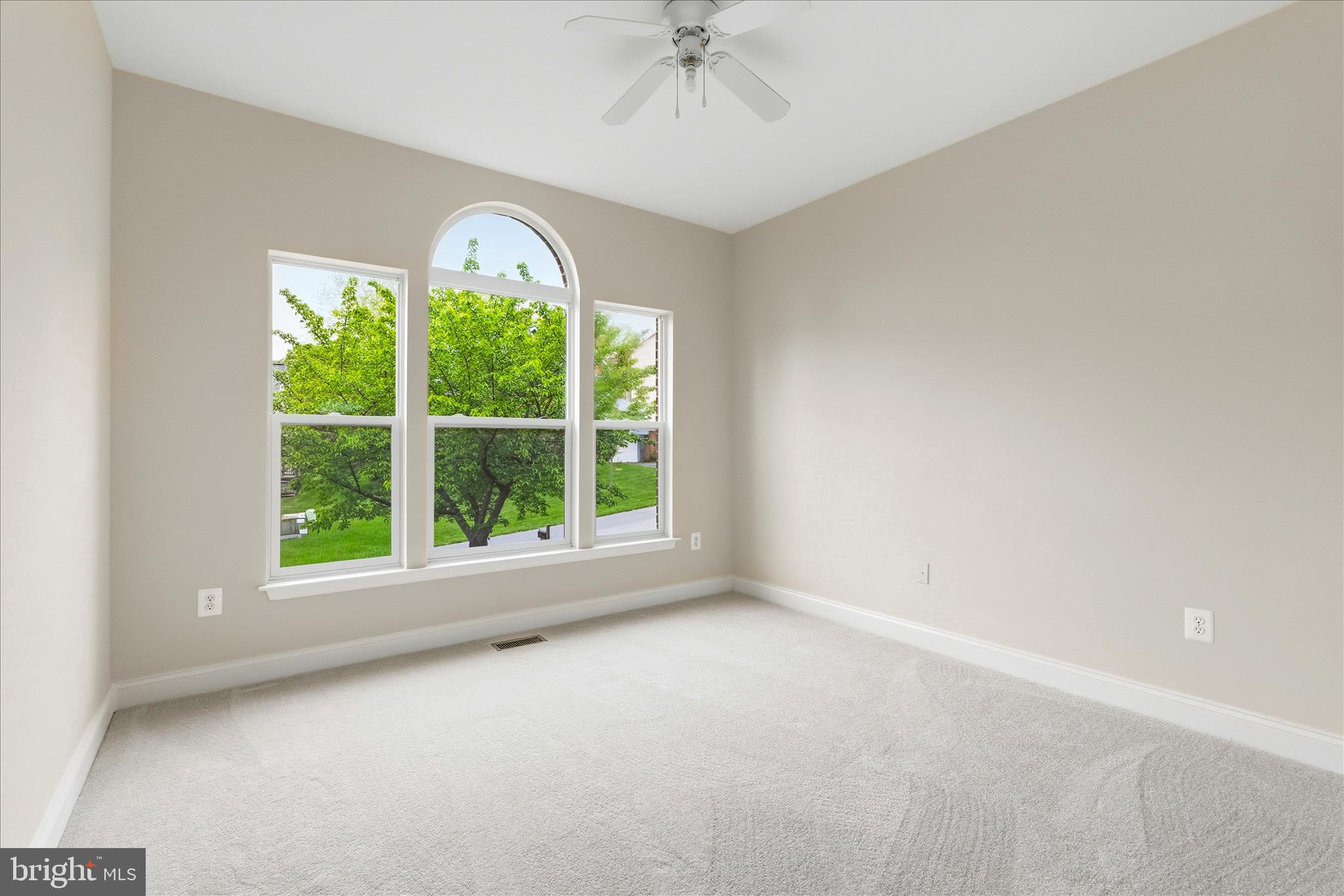 LAKE LINGANORE WOODRIDGE - Residential