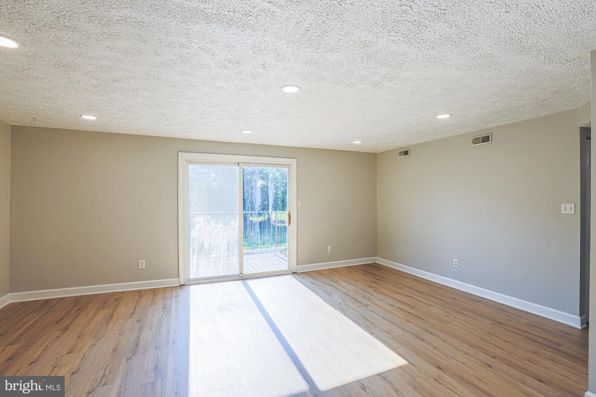 Pasadena, Maryland 21122, United States, 2 Bedrooms Bedrooms, ,1 BathroomBathrooms,Residential,Active,186998