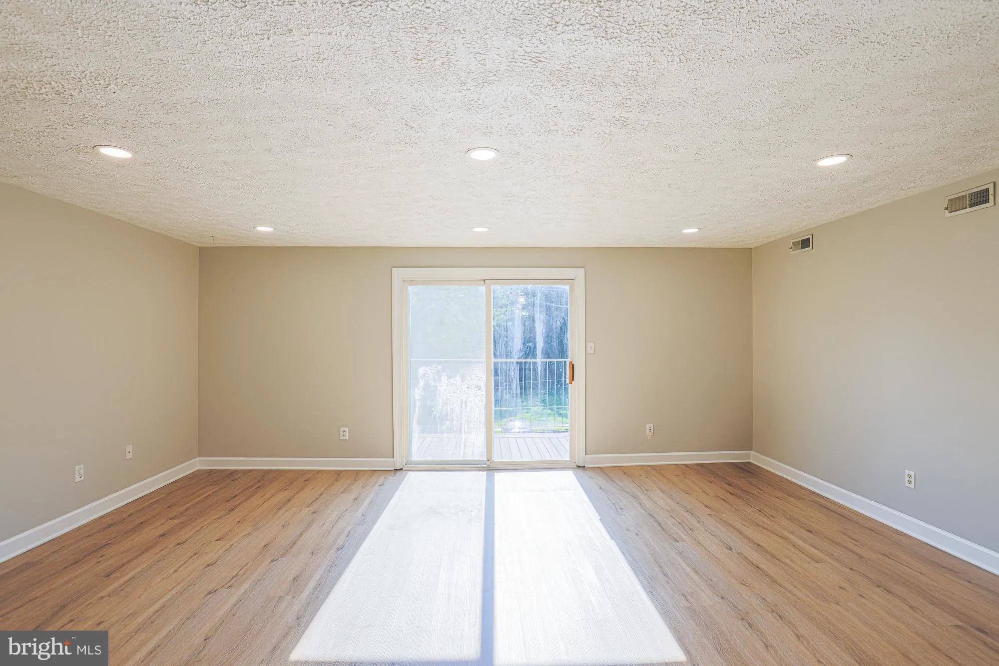 Pasadena, Maryland 21122, United States, 2 Bedrooms Bedrooms, ,1 BathroomBathrooms,Residential,Active,186998