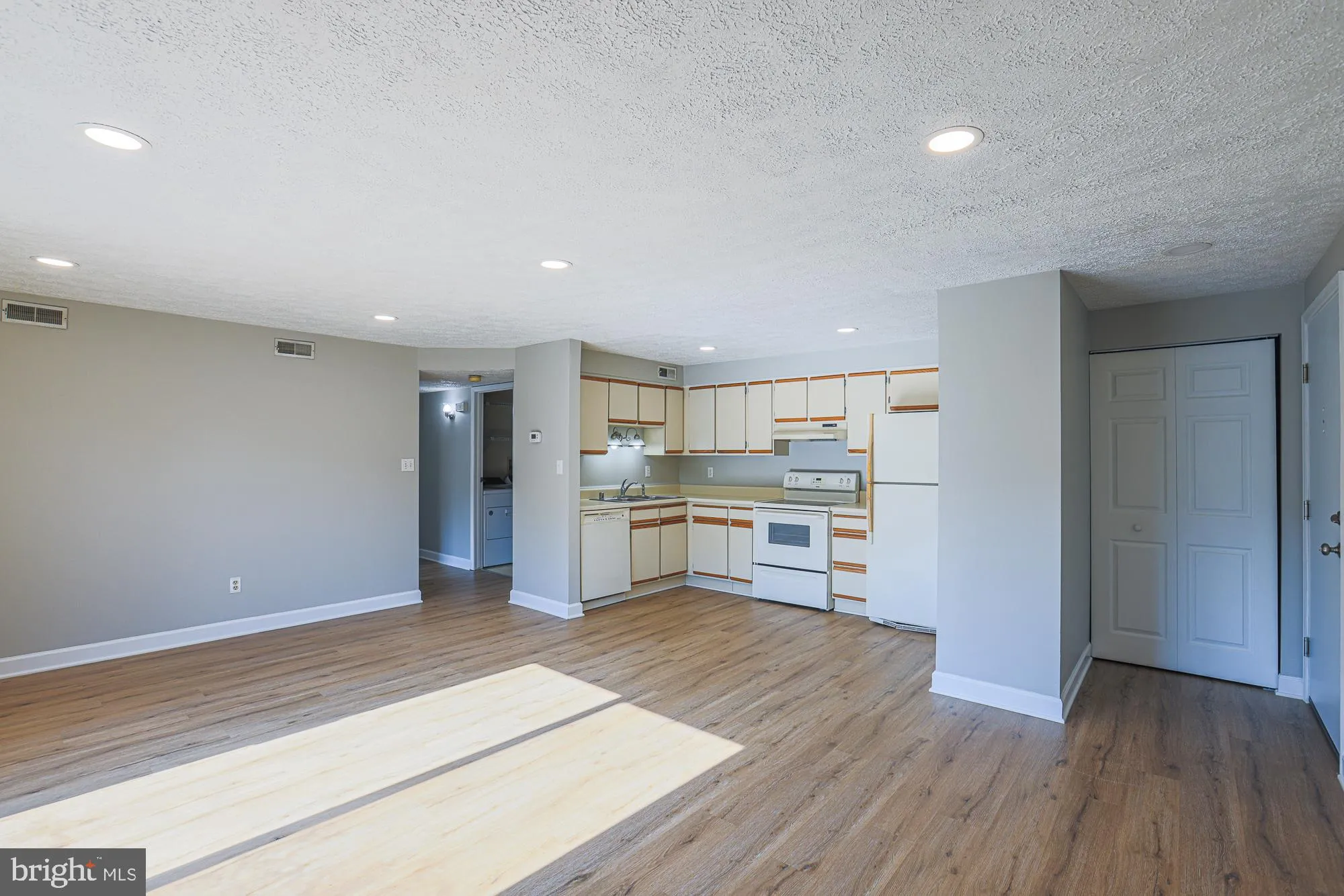 Pasadena, Maryland 21122, United States, 2 Bedrooms Bedrooms, ,1 BathroomBathrooms,Residential,Active,186998